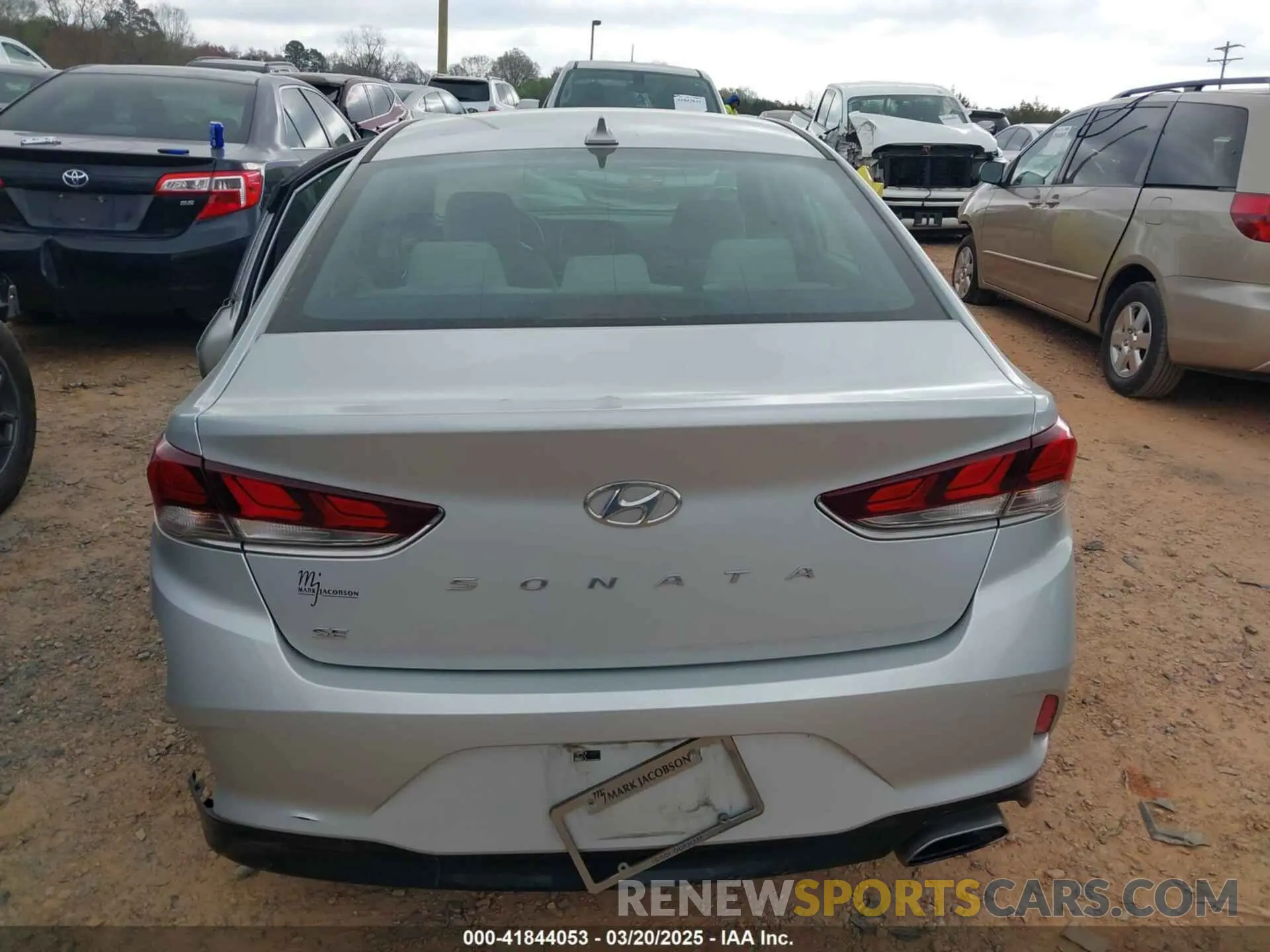 16 Photograph of a damaged car 5NPE24AF7KH800052 HYUNDAI SONATA 2019