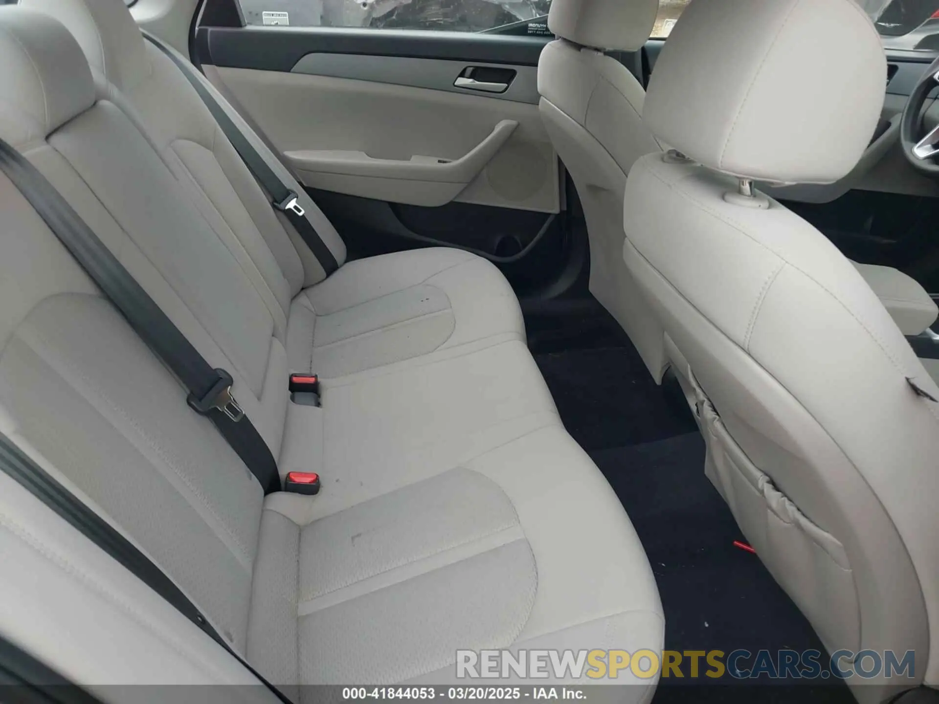 8 Photograph of a damaged car 5NPE24AF7KH800052 HYUNDAI SONATA 2019