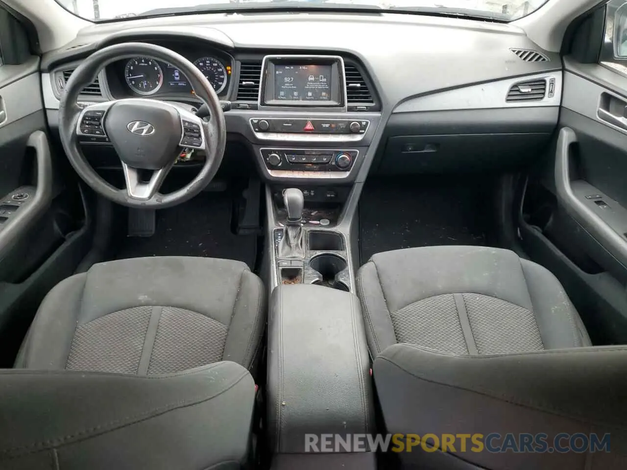 8 Photograph of a damaged car 5NPE24AF7KH804392 HYUNDAI SONATA 2019