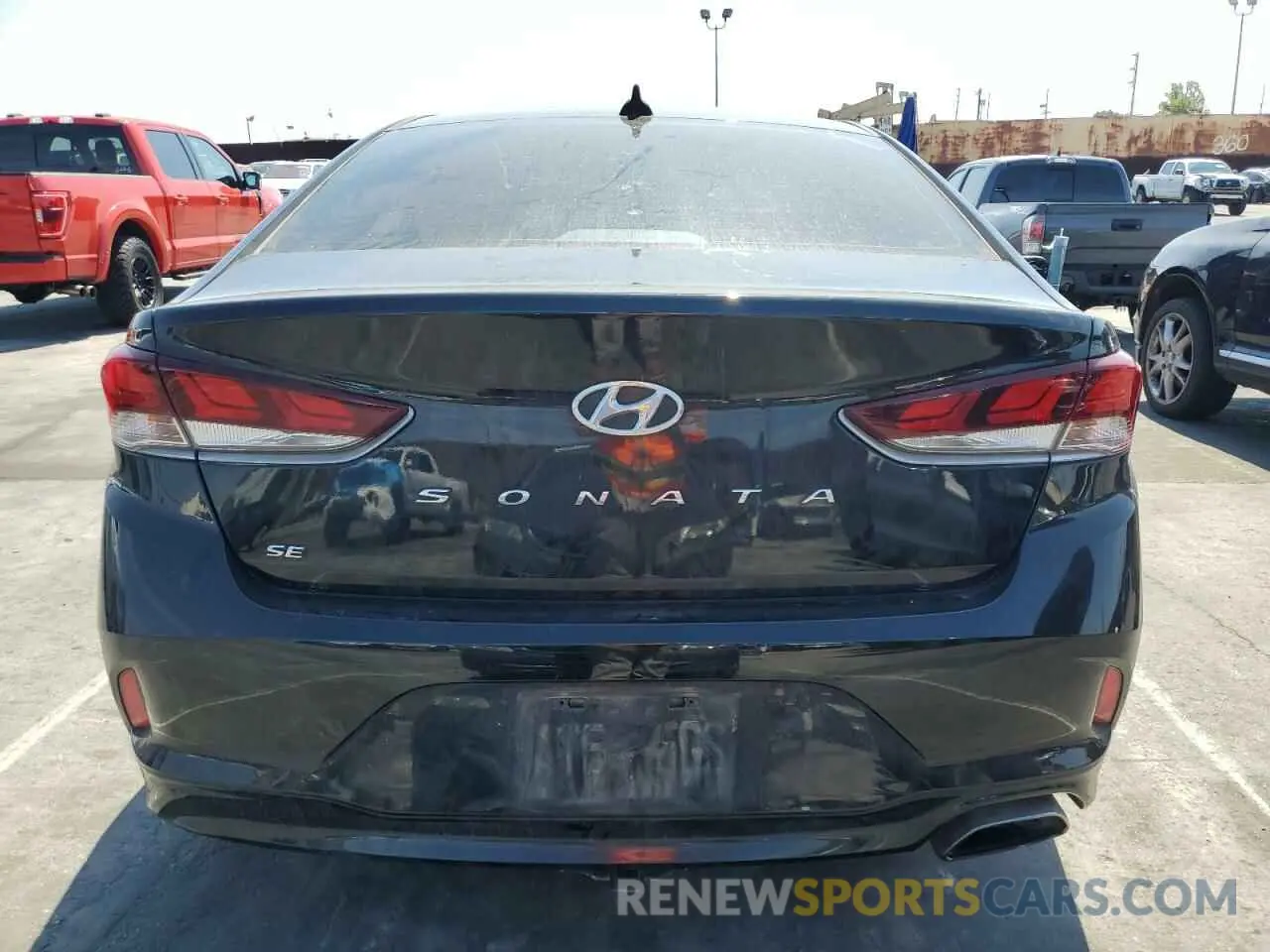 6 Photograph of a damaged car 5NPE24AF8KH737799 HYUNDAI SONATA 2019
