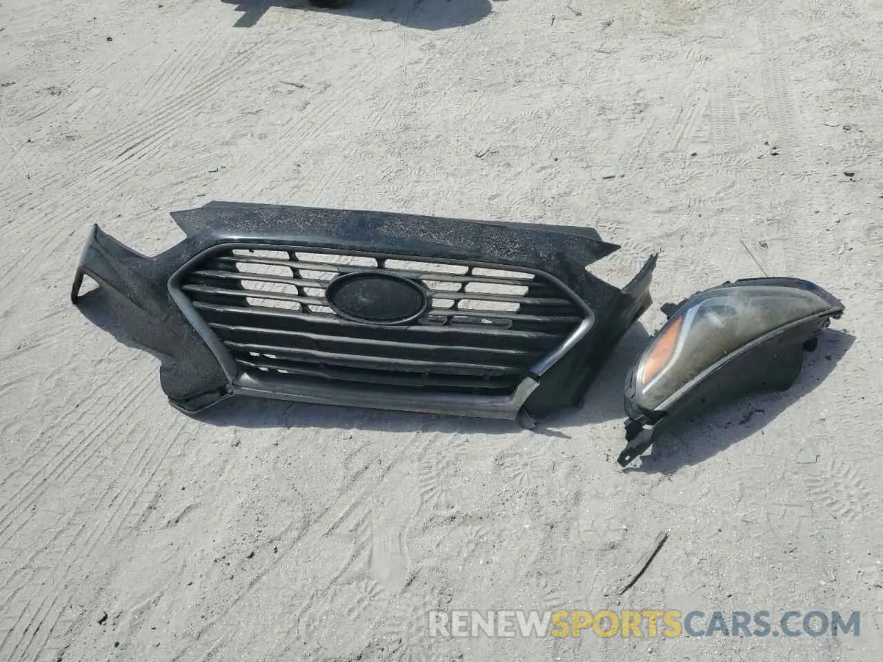 12 Photograph of a damaged car 5NPE24AF8KH738807 HYUNDAI SONATA 2019