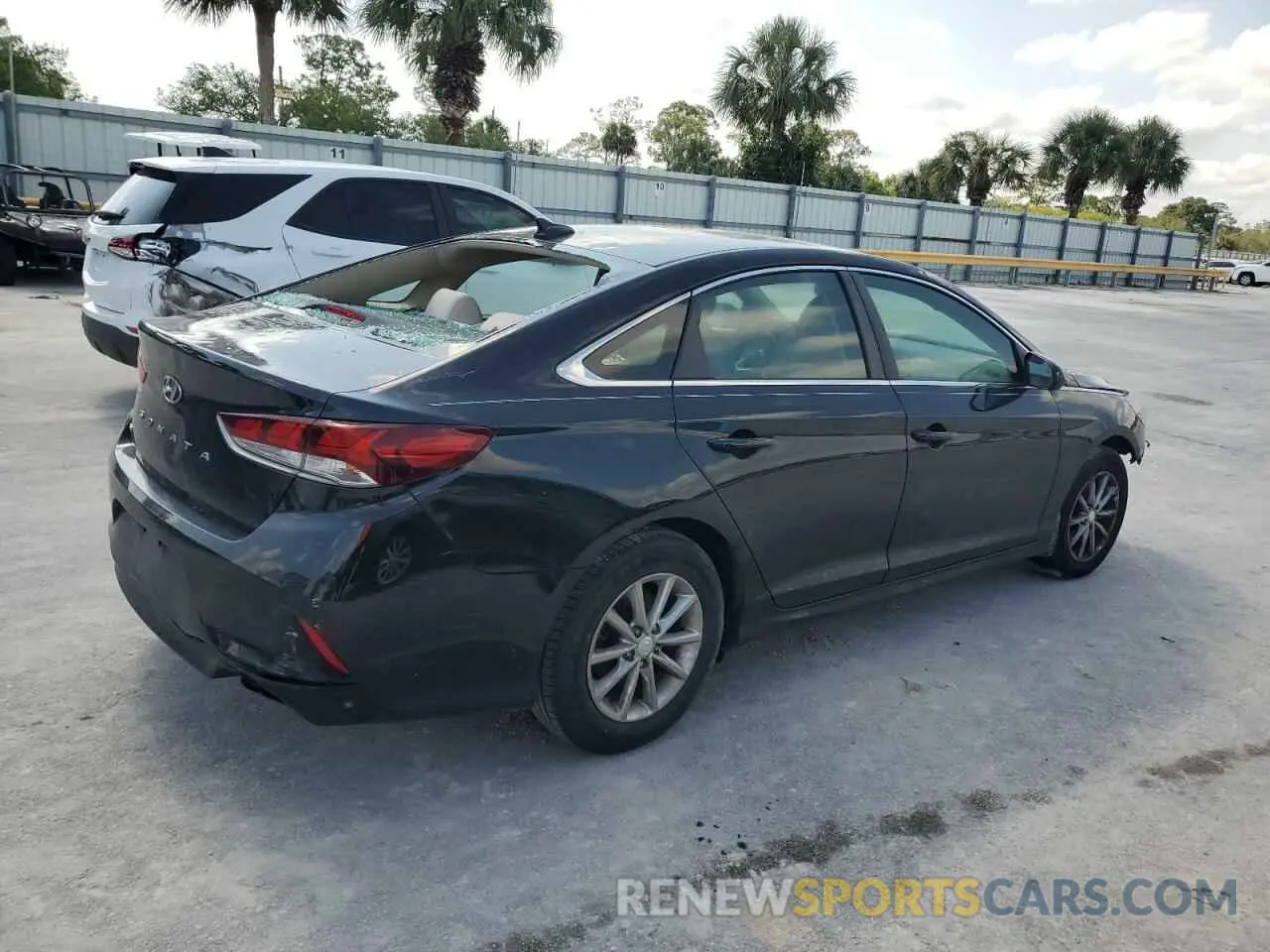 3 Photograph of a damaged car 5NPE24AF8KH738807 HYUNDAI SONATA 2019