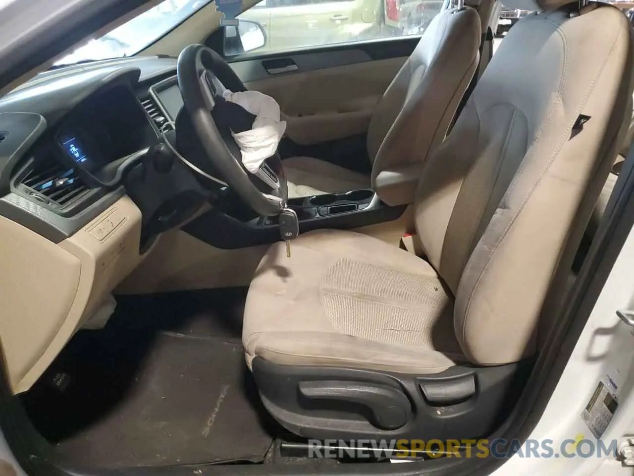 7 Photograph of a damaged car 5NPE24AF8KH740640 HYUNDAI SONATA 2019