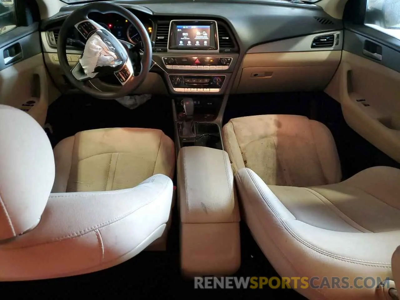 8 Photograph of a damaged car 5NPE24AF8KH740640 HYUNDAI SONATA 2019