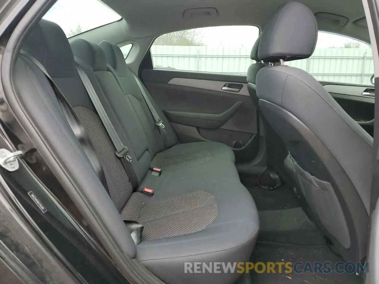 10 Photograph of a damaged car 5NPE24AF8KH744395 HYUNDAI SONATA 2019