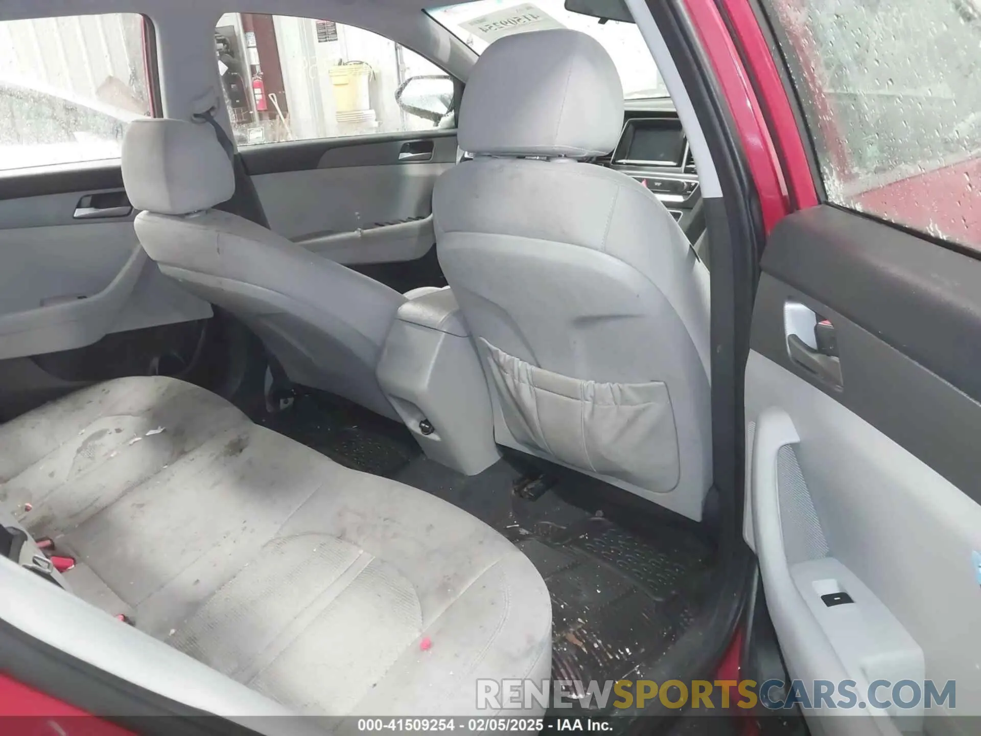 8 Photograph of a damaged car 5NPE24AF8KH745000 HYUNDAI SONATA 2019