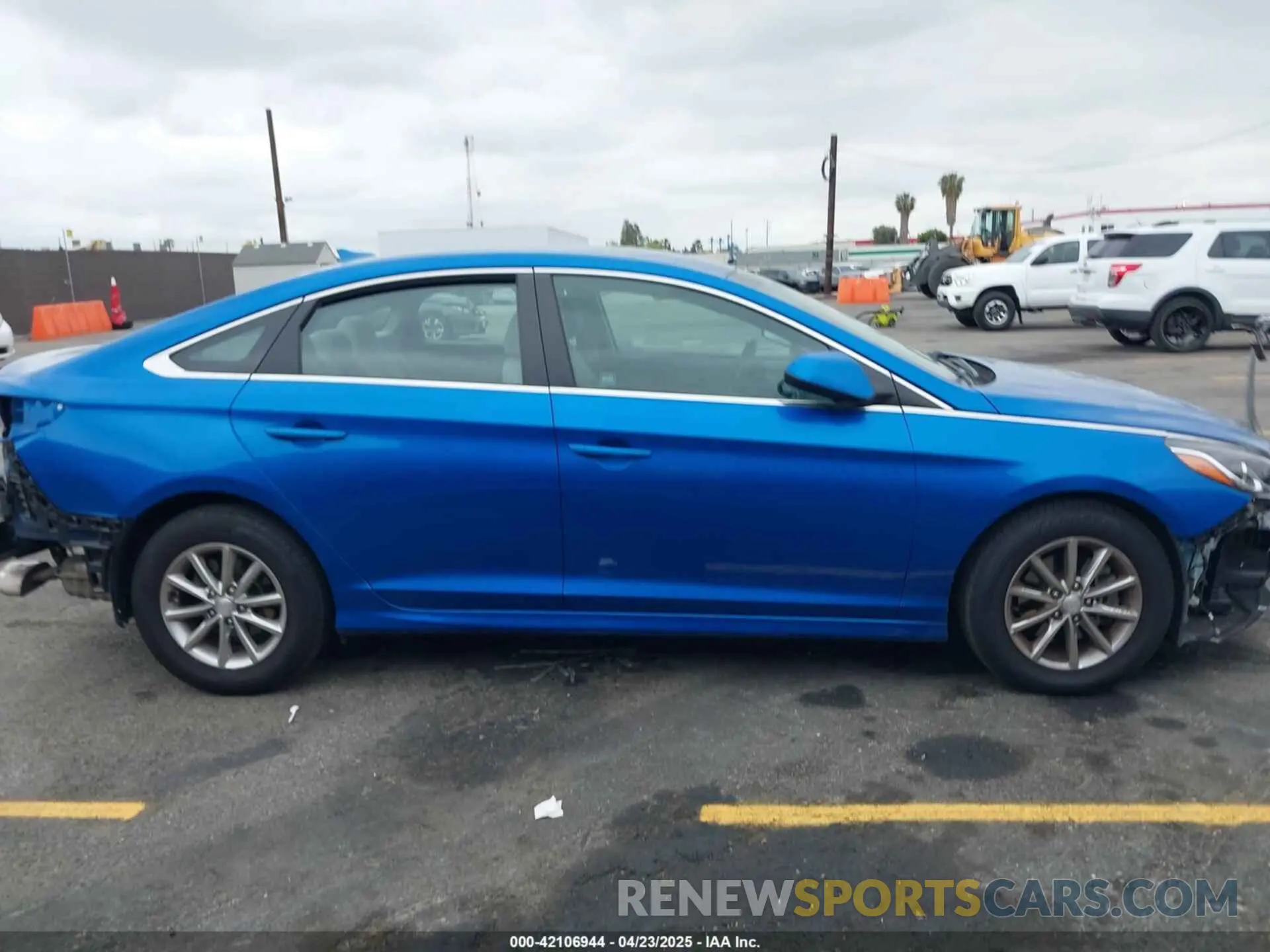 13 Photograph of a damaged car 5NPE24AF8KH747894 HYUNDAI SONATA 2019