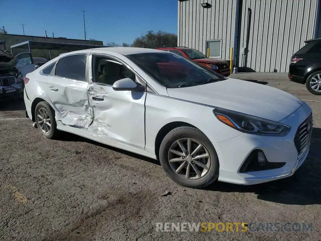 4 Photograph of a damaged car 5NPE24AF8KH752724 HYUNDAI SONATA 2019