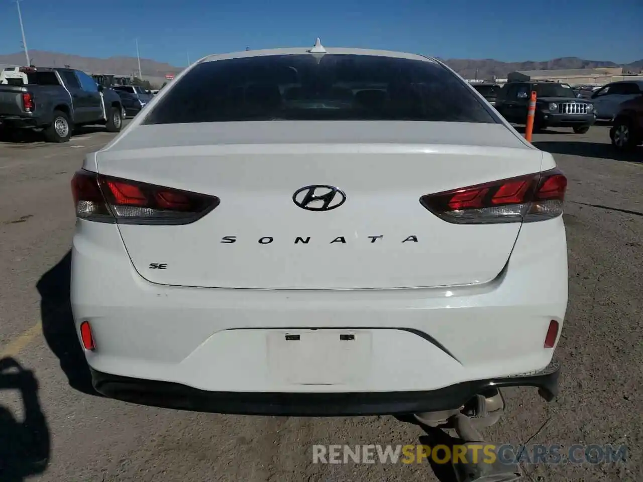 6 Photograph of a damaged car 5NPE24AF8KH752724 HYUNDAI SONATA 2019