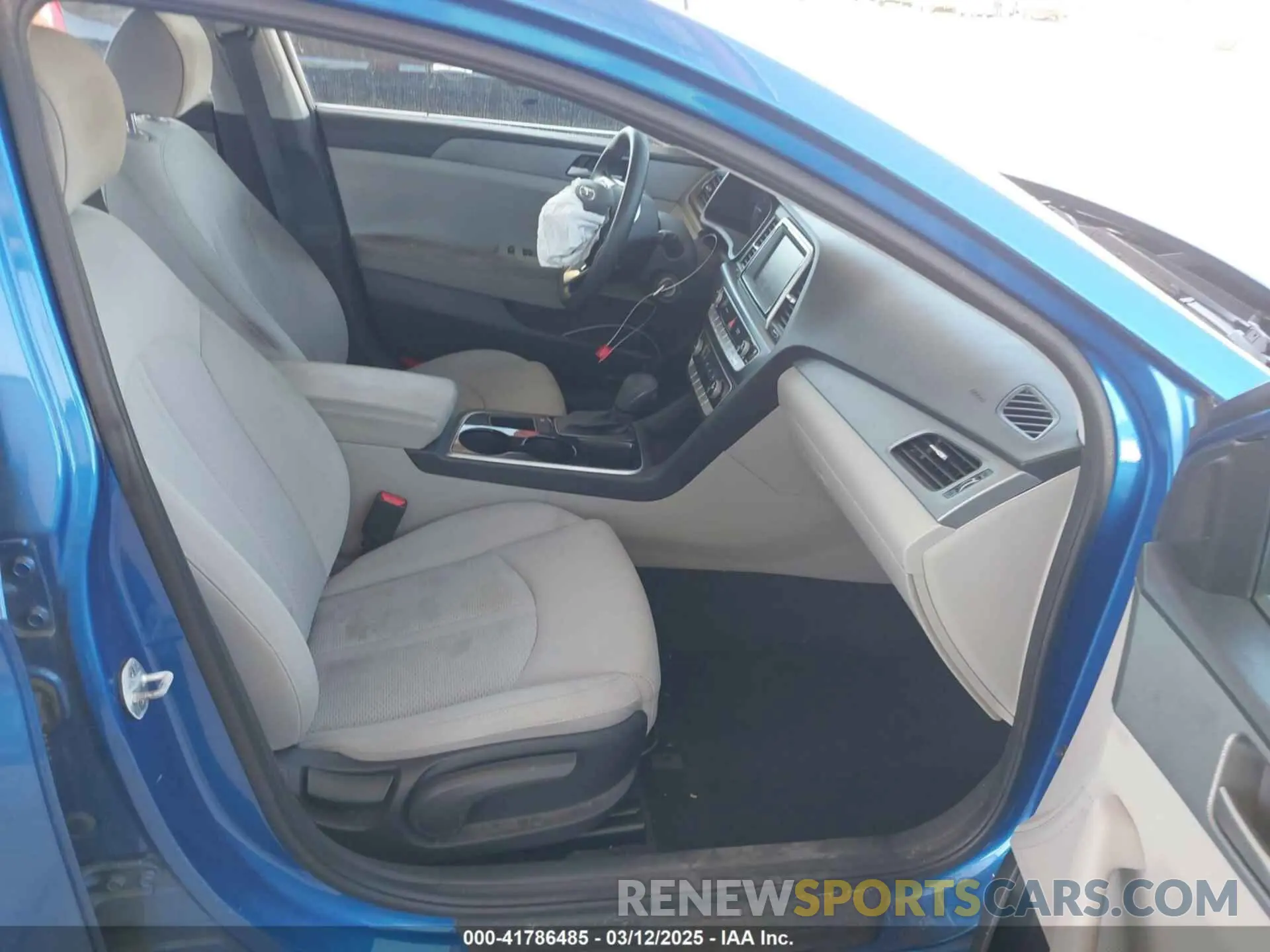 5 Photograph of a damaged car 5NPE24AF8KH755400 HYUNDAI SONATA 2019