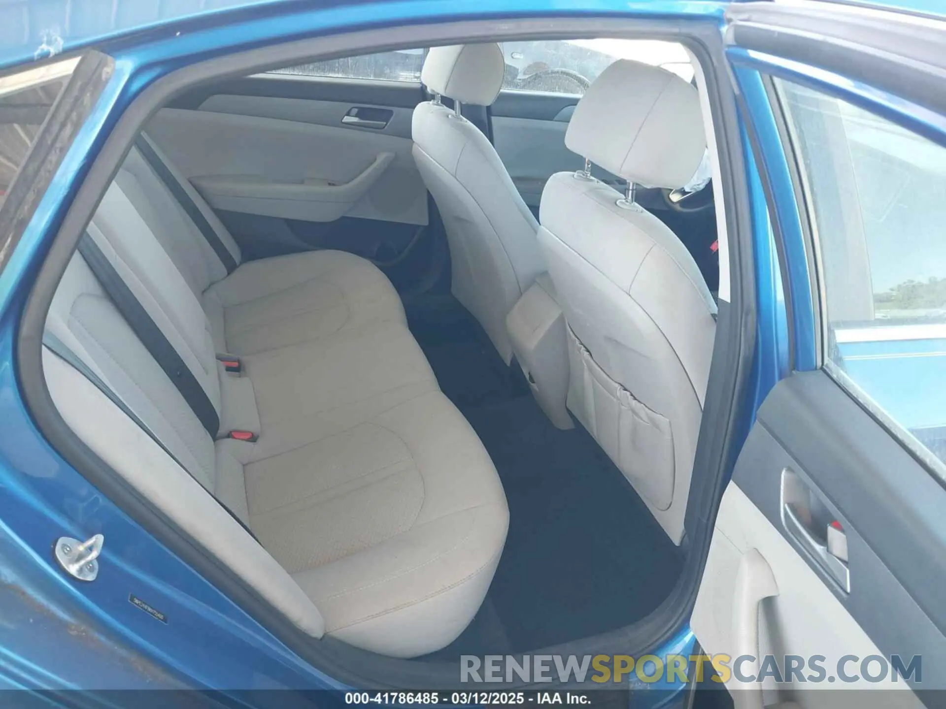8 Photograph of a damaged car 5NPE24AF8KH755400 HYUNDAI SONATA 2019