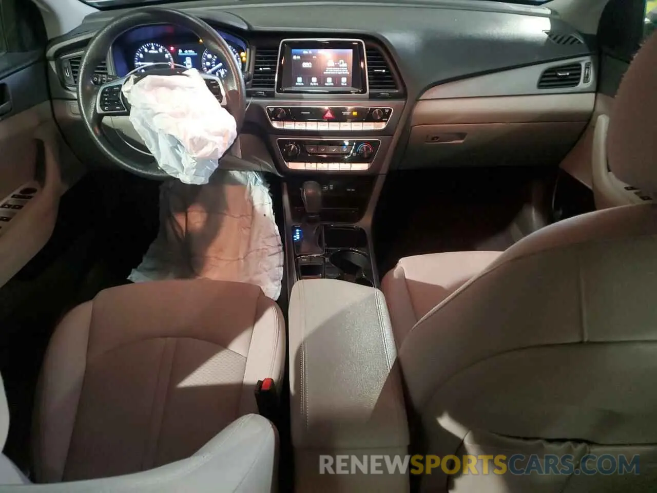 8 Photograph of a damaged car 5NPE24AF8KH773735 HYUNDAI SONATA 2019