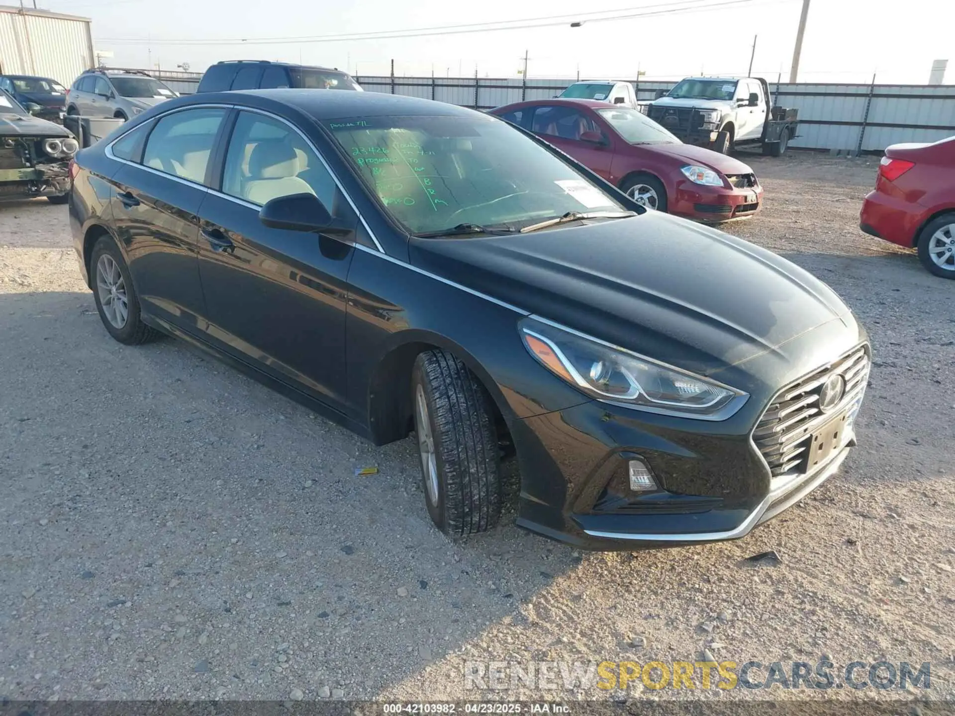 1 Photograph of a damaged car 5NPE24AF8KH777929 HYUNDAI SONATA 2019