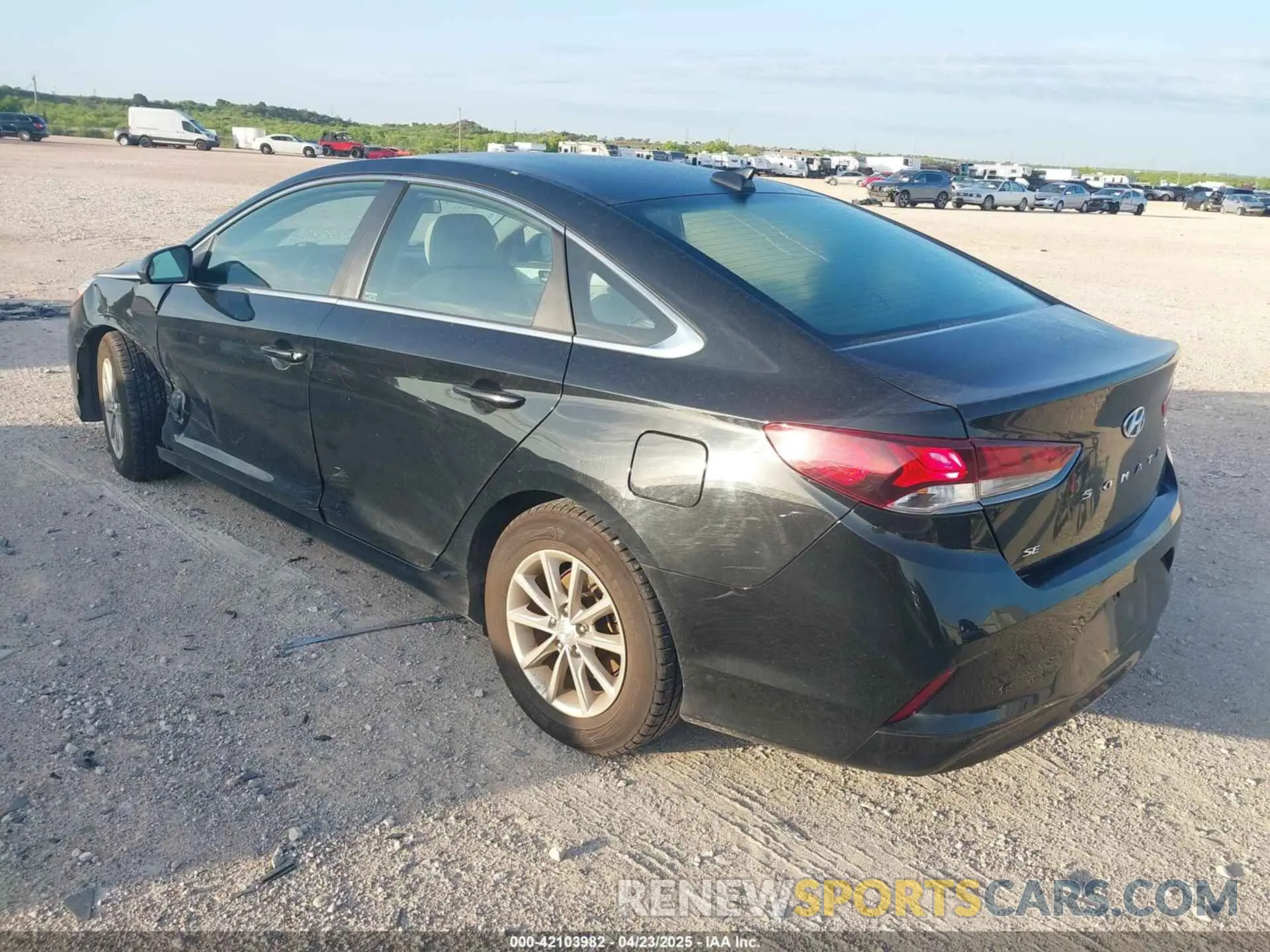 3 Photograph of a damaged car 5NPE24AF8KH777929 HYUNDAI SONATA 2019