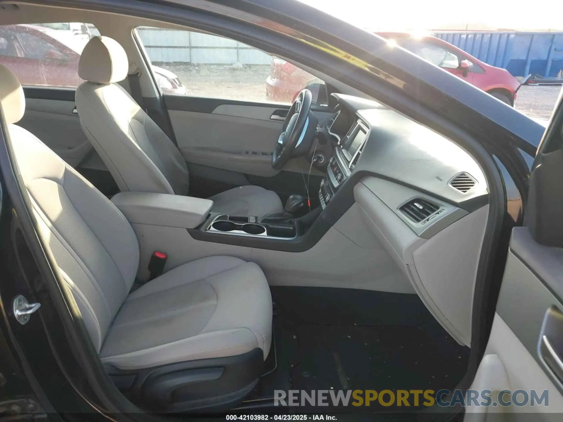 5 Photograph of a damaged car 5NPE24AF8KH777929 HYUNDAI SONATA 2019