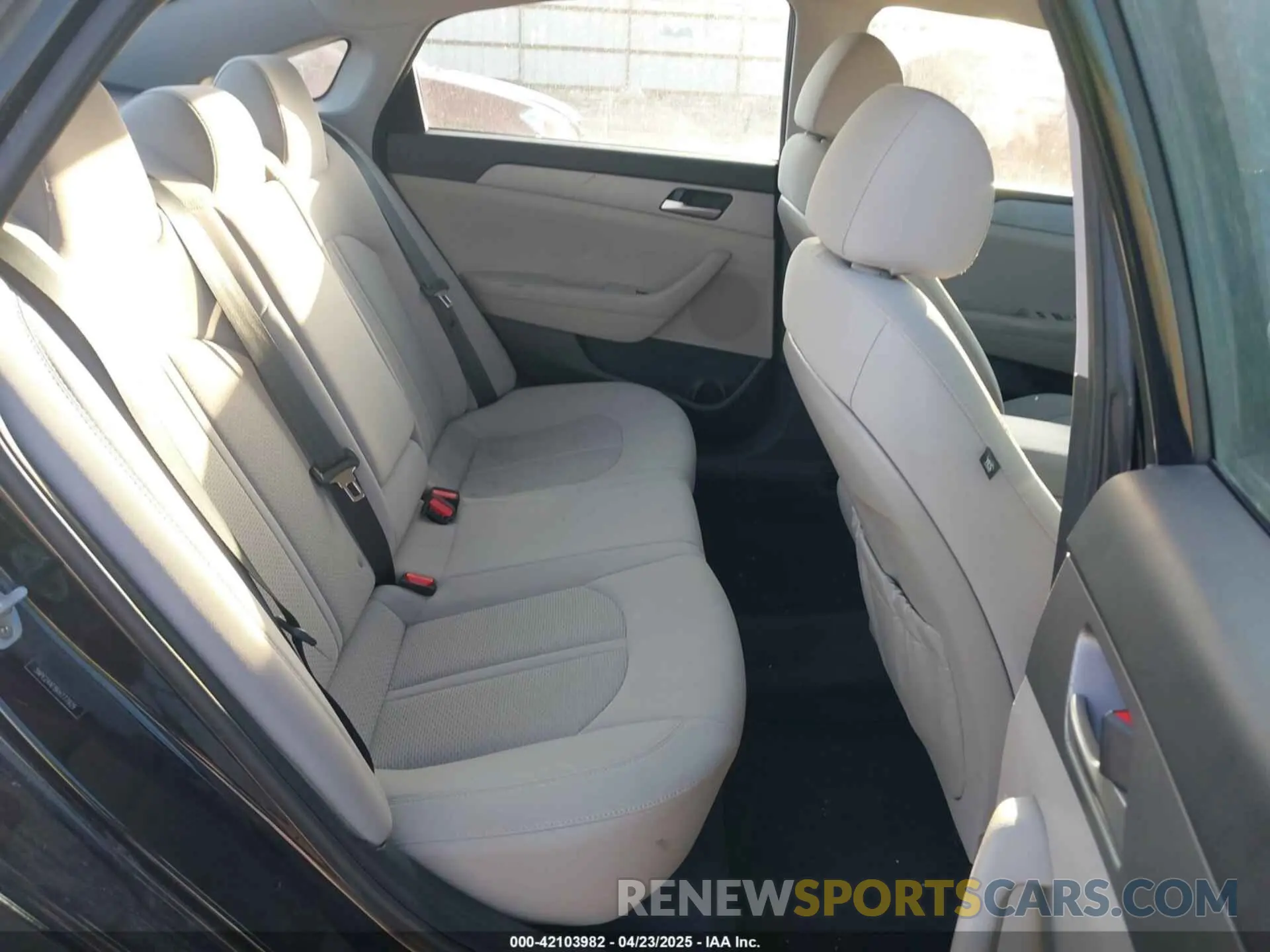 8 Photograph of a damaged car 5NPE24AF8KH777929 HYUNDAI SONATA 2019