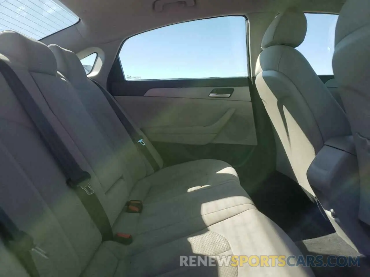 10 Photograph of a damaged car 5NPE24AF8KH779065 HYUNDAI SONATA 2019