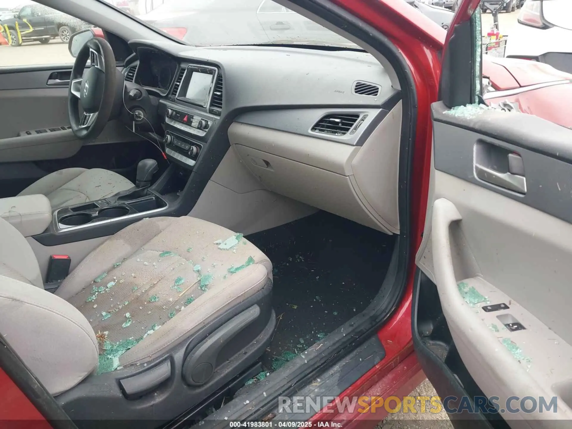 5 Photograph of a damaged car 5NPE24AF8KH789935 HYUNDAI SONATA 2019