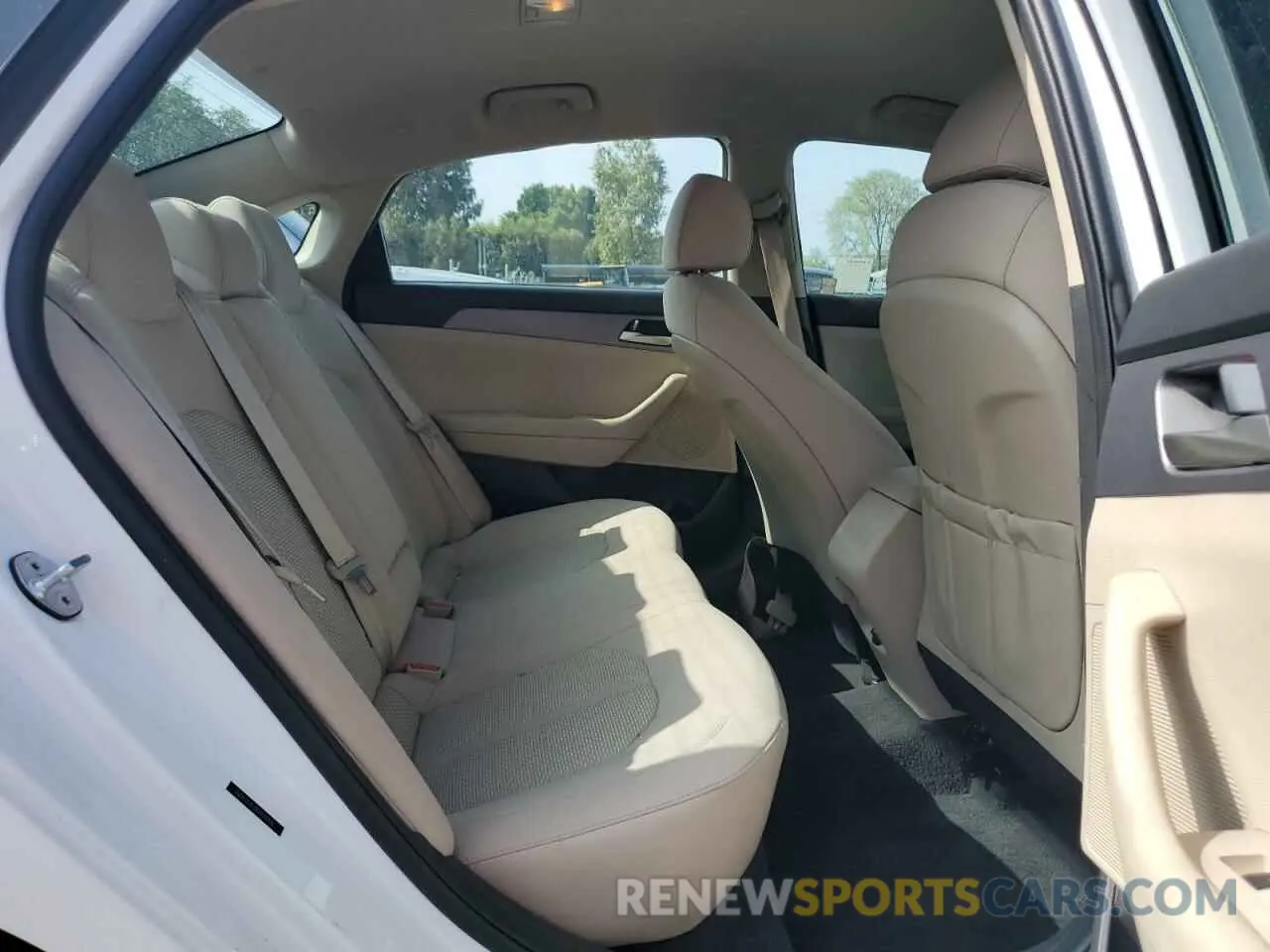 10 Photograph of a damaged car 5NPE24AF8KH796206 HYUNDAI SONATA 2019