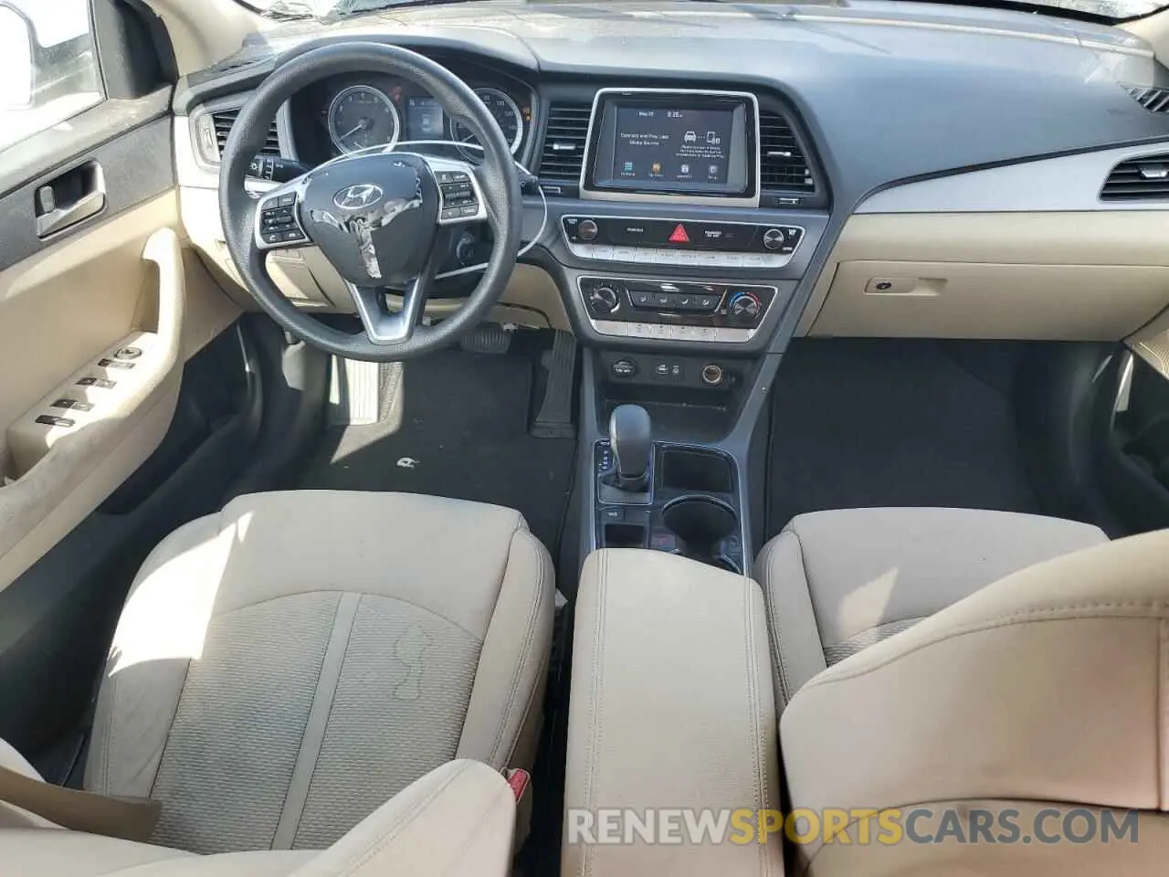8 Photograph of a damaged car 5NPE24AF8KH796206 HYUNDAI SONATA 2019