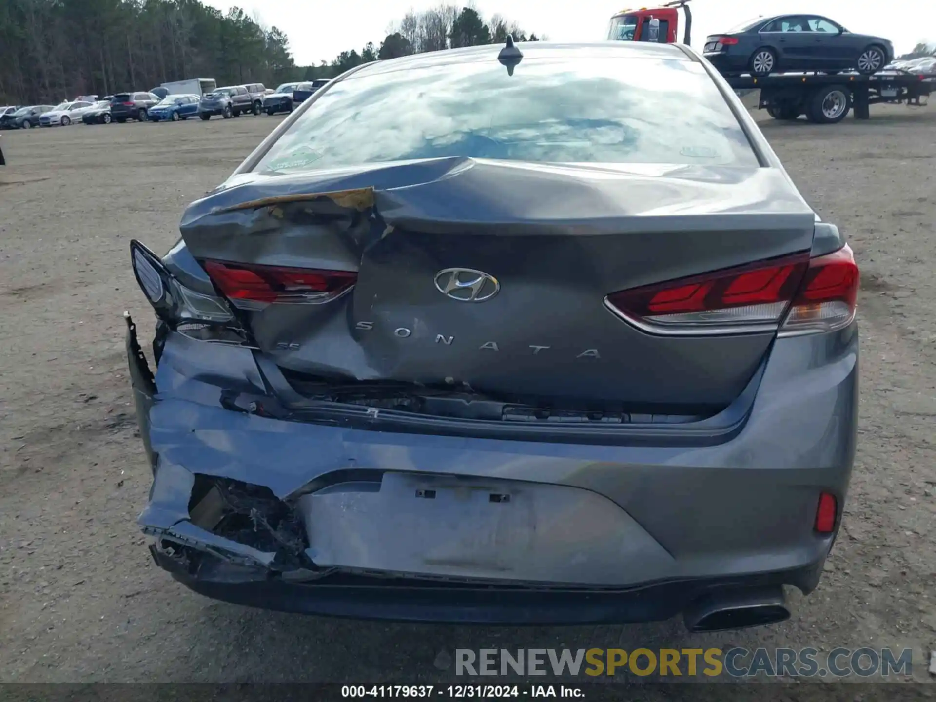 17 Photograph of a damaged car 5NPE24AF8KH800304 HYUNDAI SONATA 2019