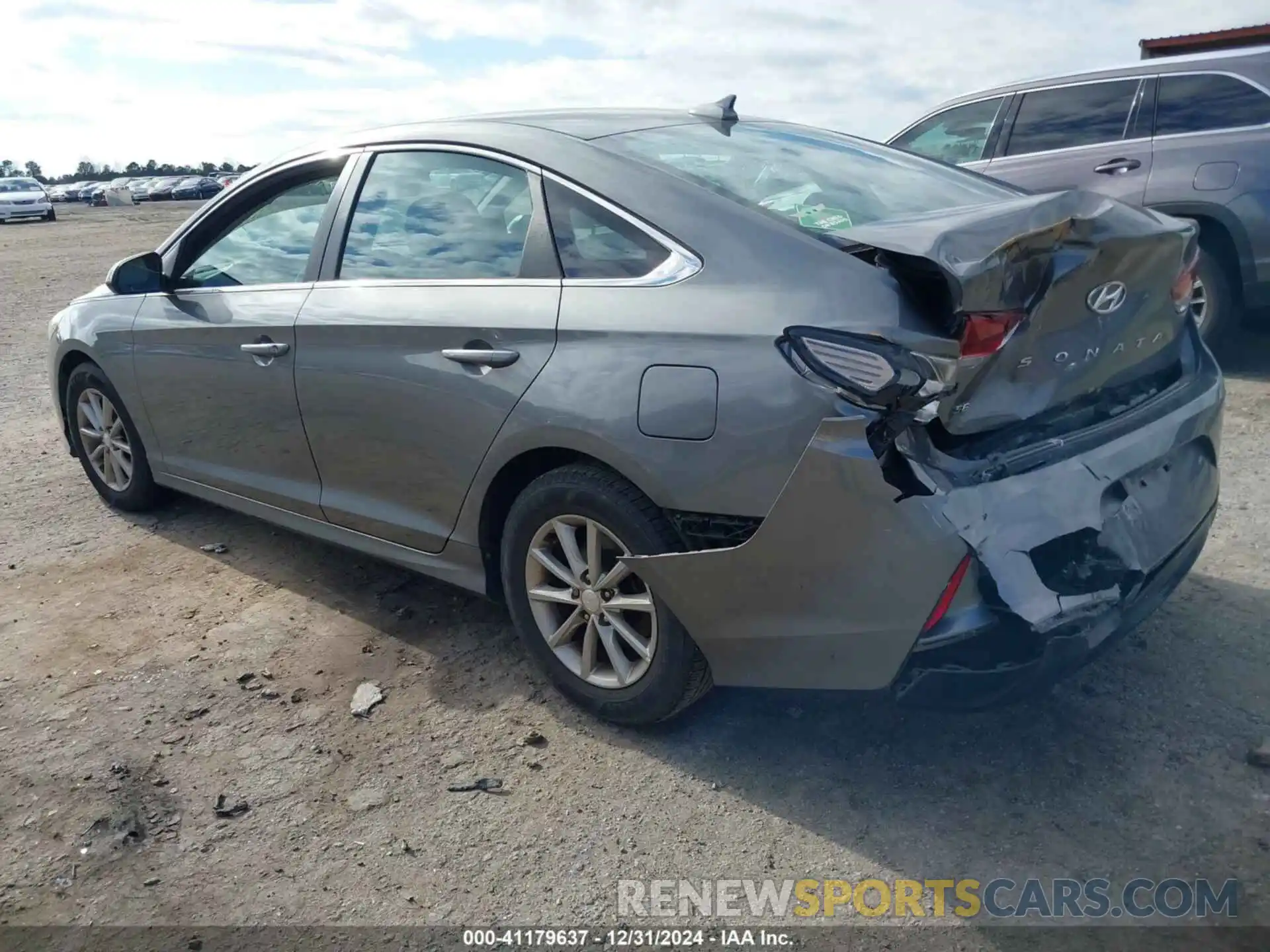 3 Photograph of a damaged car 5NPE24AF8KH800304 HYUNDAI SONATA 2019