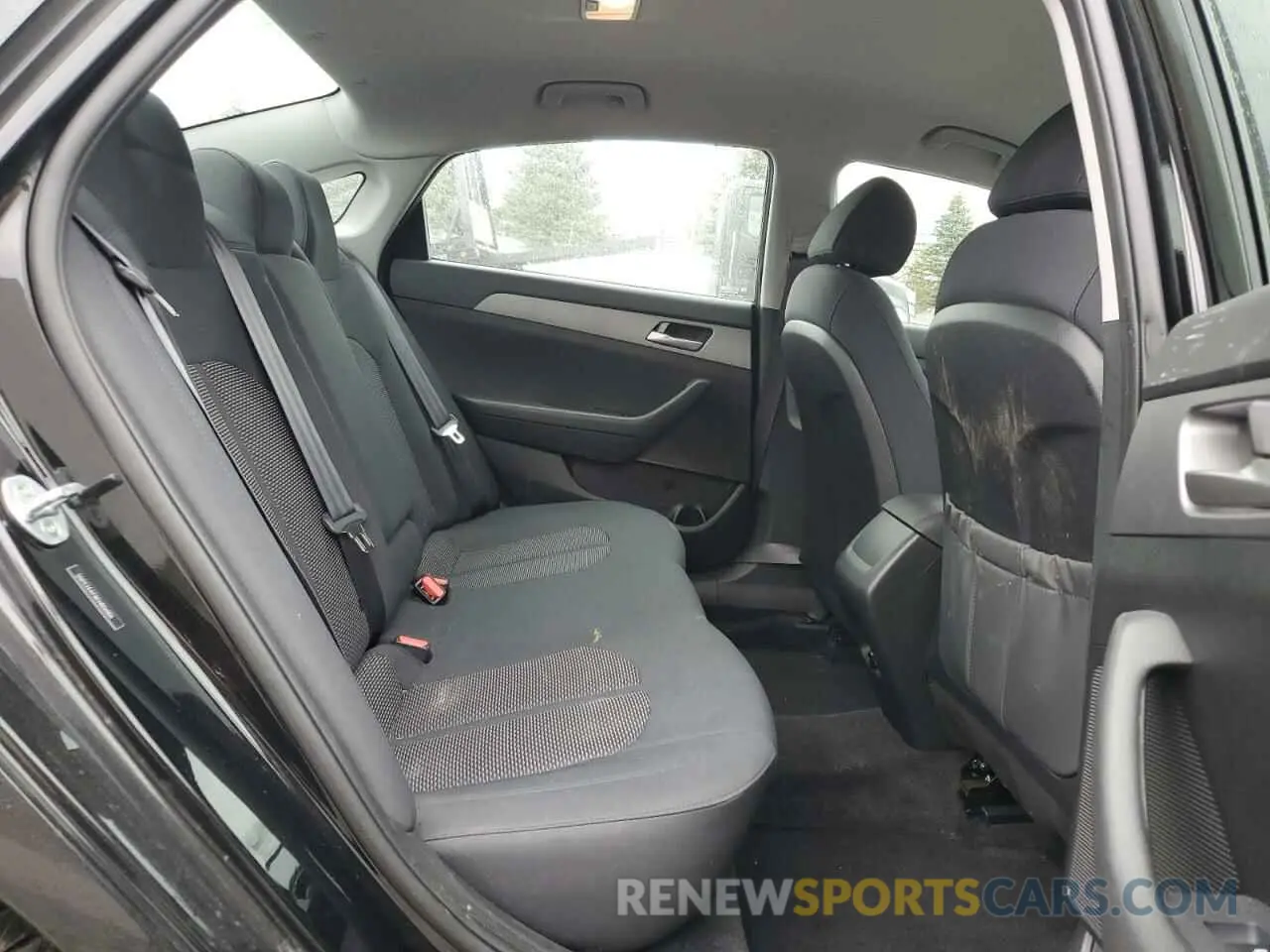 10 Photograph of a damaged car 5NPE24AF8KH806006 HYUNDAI SONATA 2019