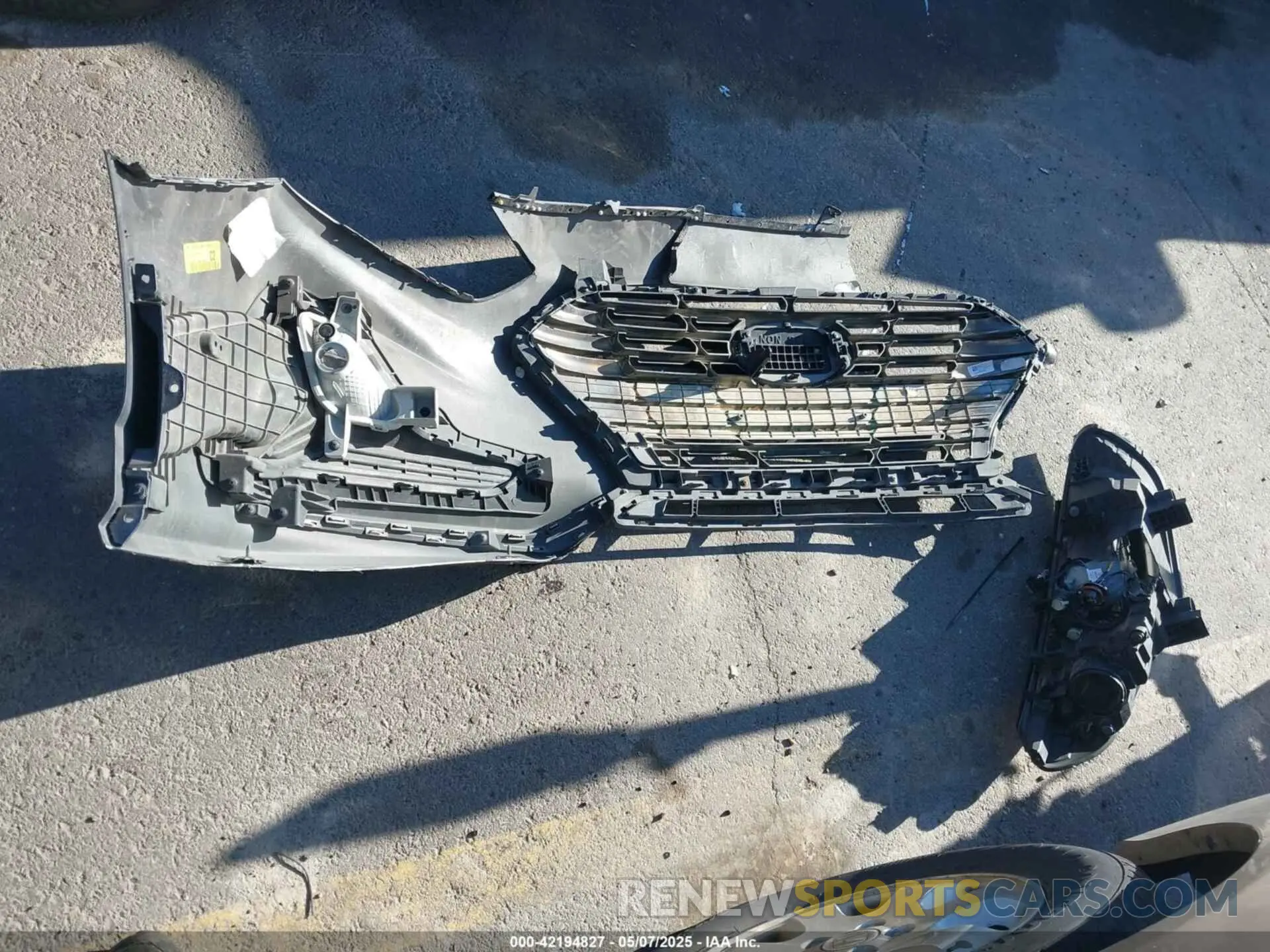 12 Photograph of a damaged car 5NPE24AF8KH810752 HYUNDAI SONATA 2019