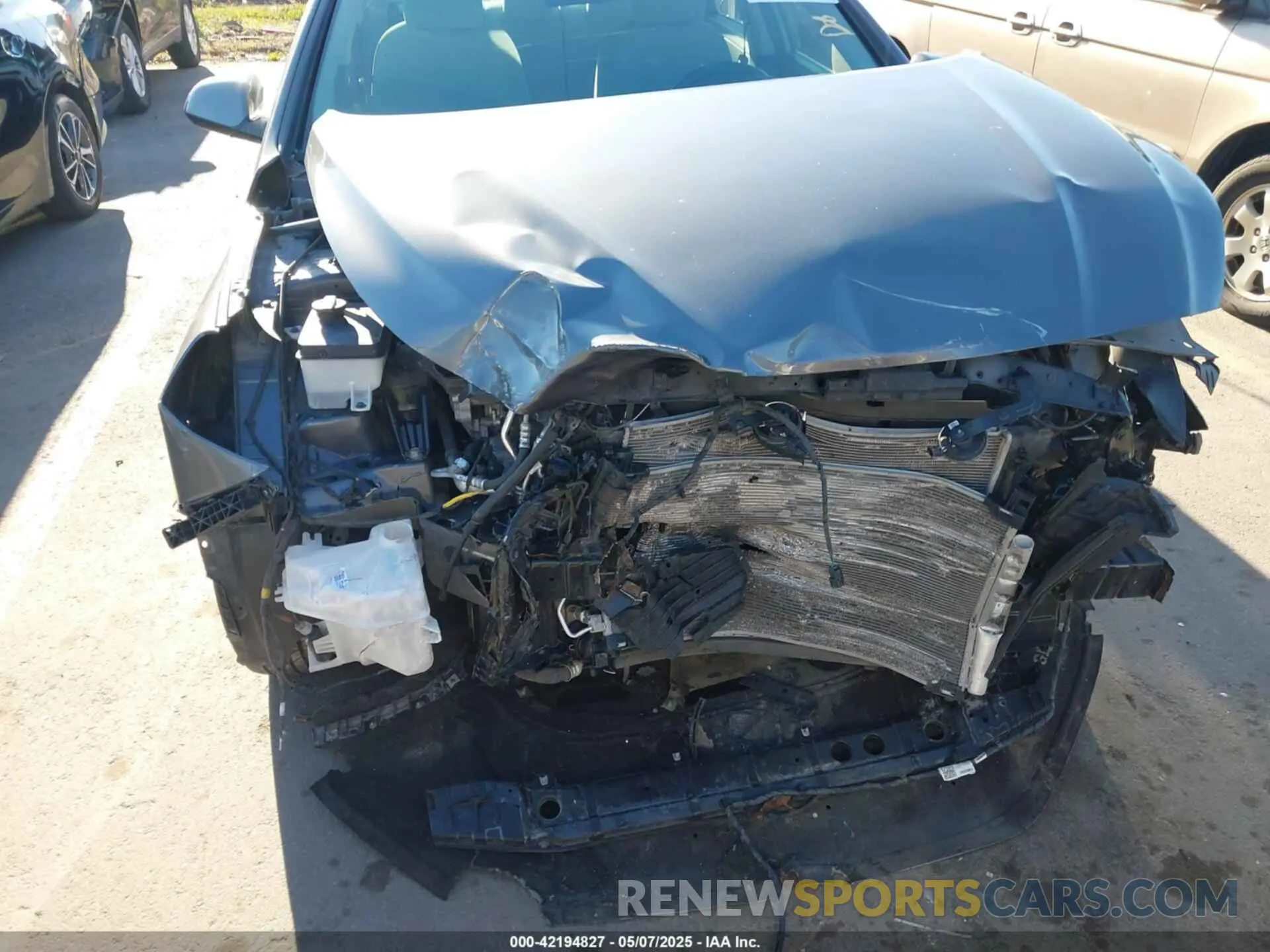 13 Photograph of a damaged car 5NPE24AF8KH810752 HYUNDAI SONATA 2019