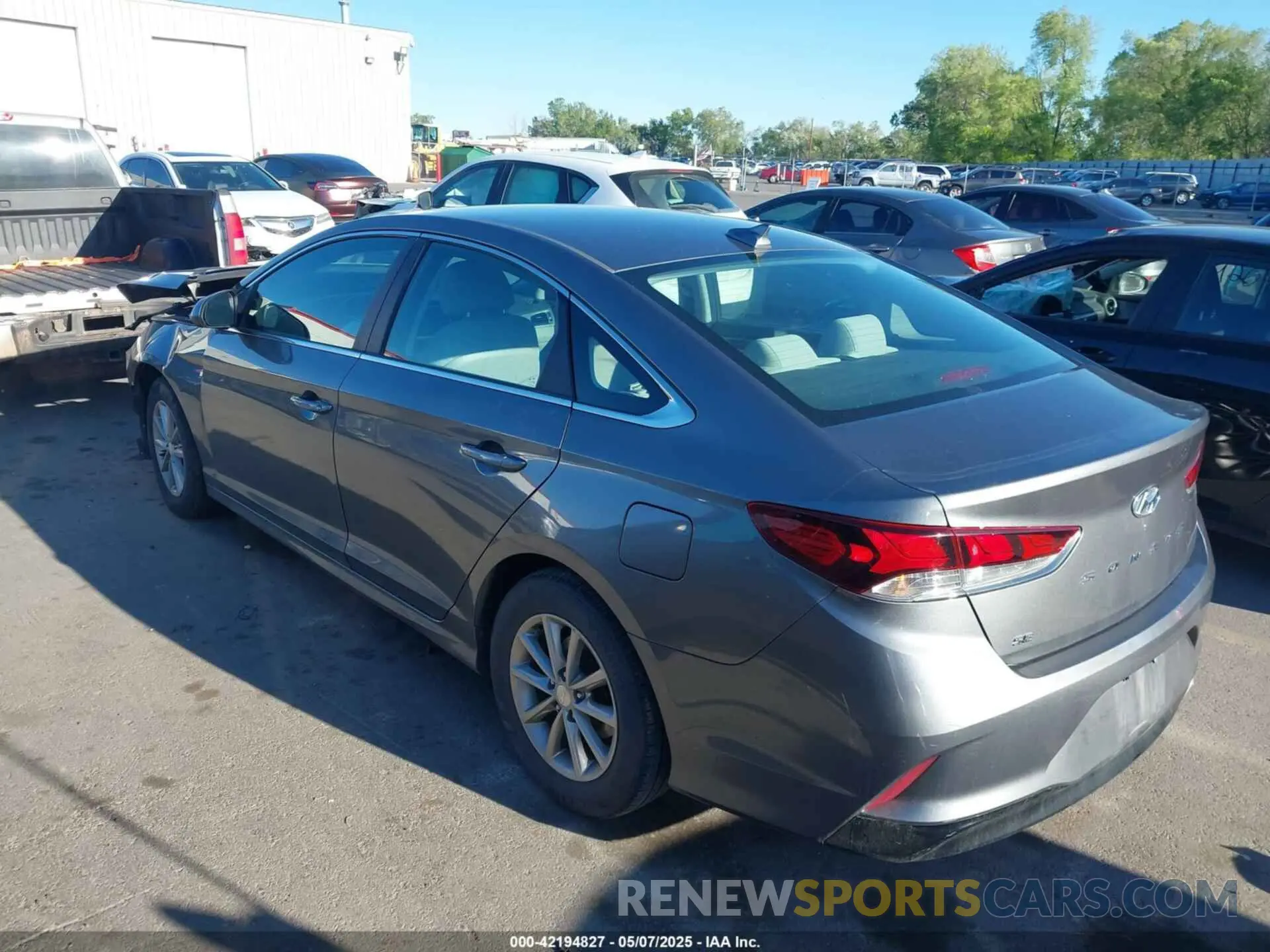 3 Photograph of a damaged car 5NPE24AF8KH810752 HYUNDAI SONATA 2019