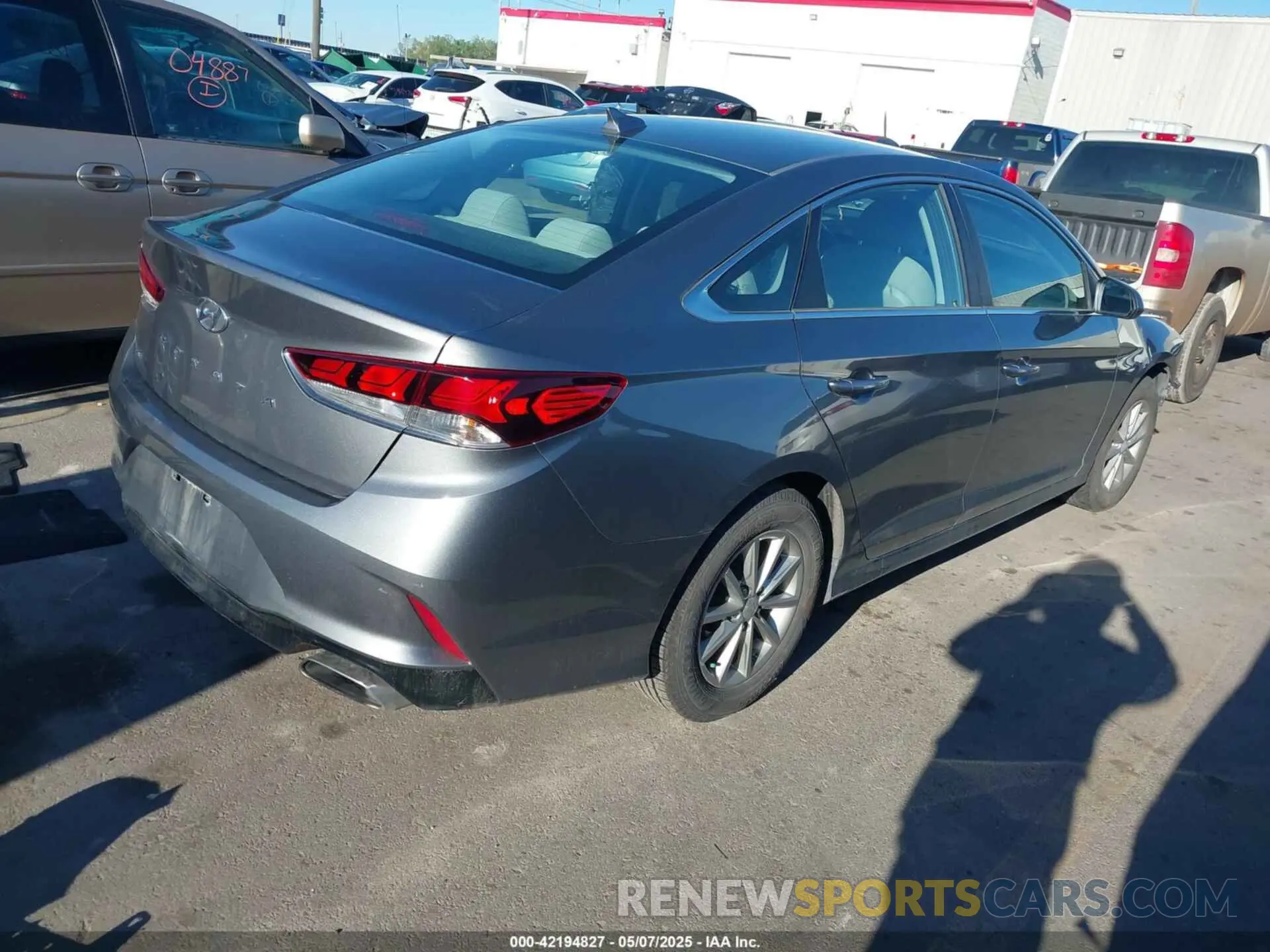4 Photograph of a damaged car 5NPE24AF8KH810752 HYUNDAI SONATA 2019