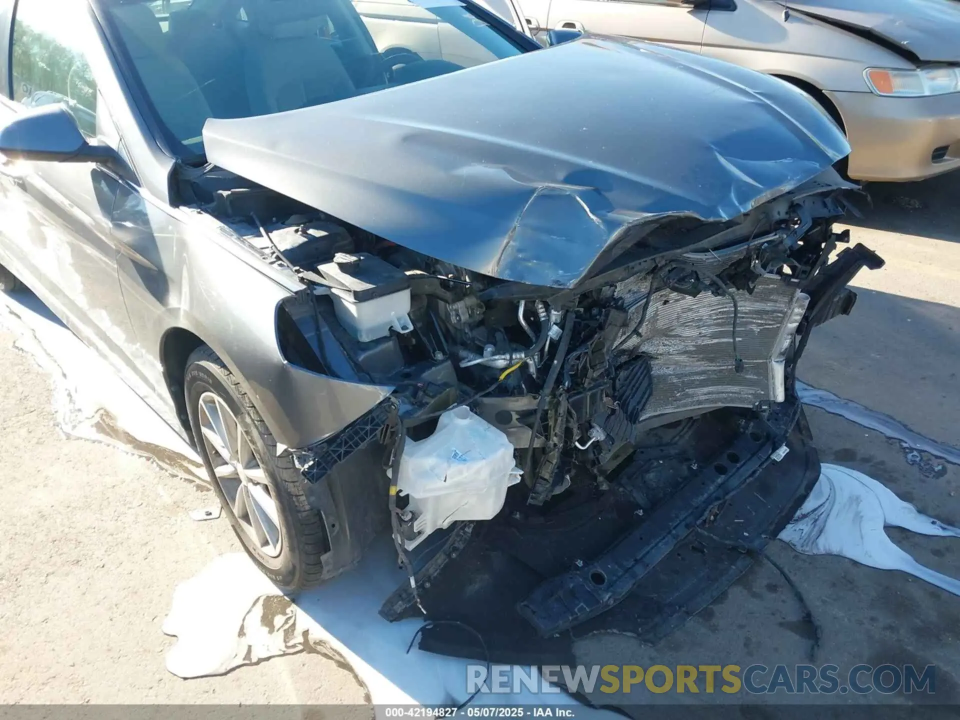 6 Photograph of a damaged car 5NPE24AF8KH810752 HYUNDAI SONATA 2019
