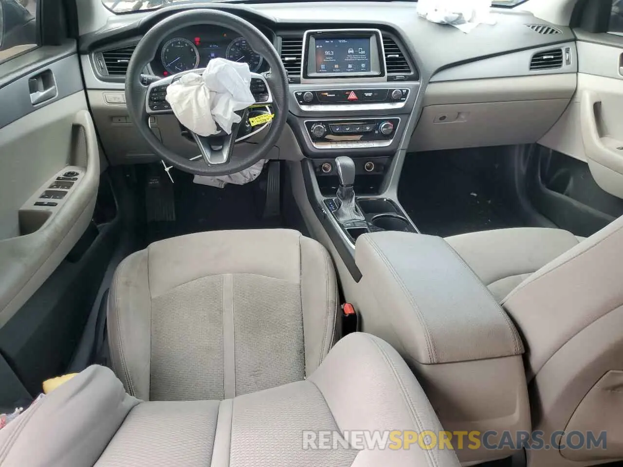 8 Photograph of a damaged car 5NPE24AF8KH820942 HYUNDAI SONATA 2019
