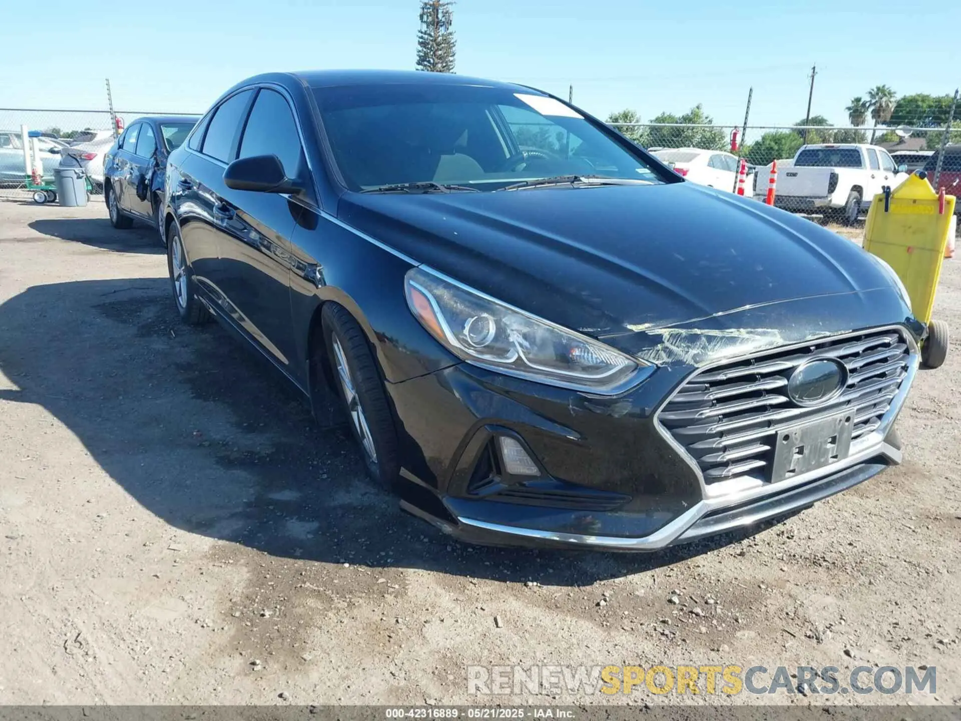 1 Photograph of a damaged car 5NPE24AF9KH736029 HYUNDAI SONATA 2019