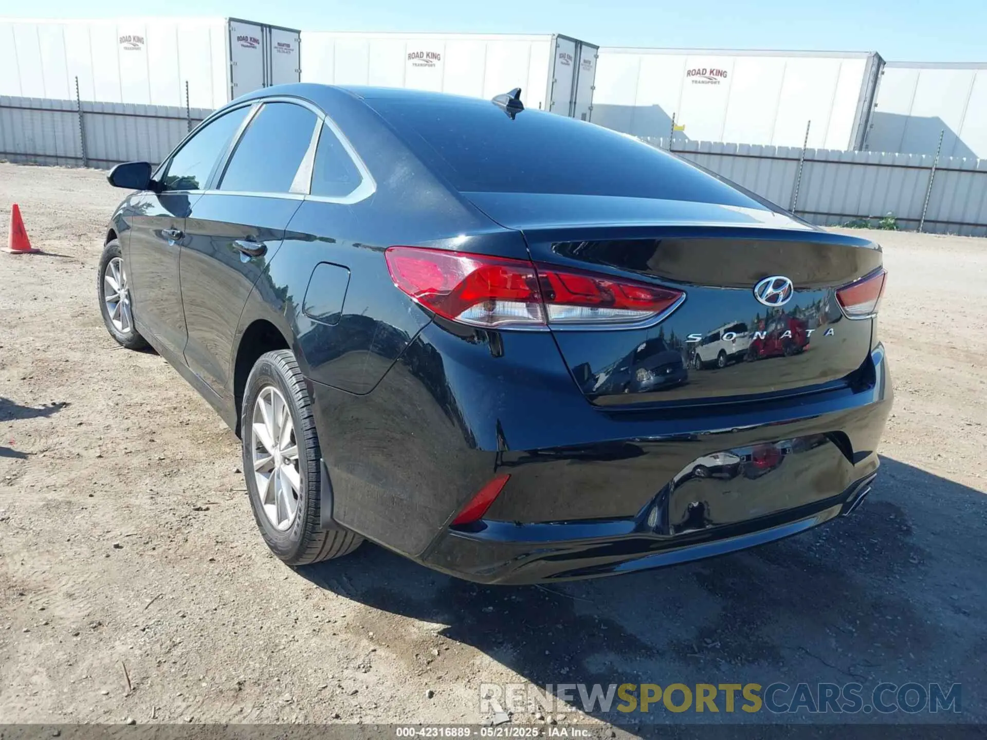 3 Photograph of a damaged car 5NPE24AF9KH736029 HYUNDAI SONATA 2019