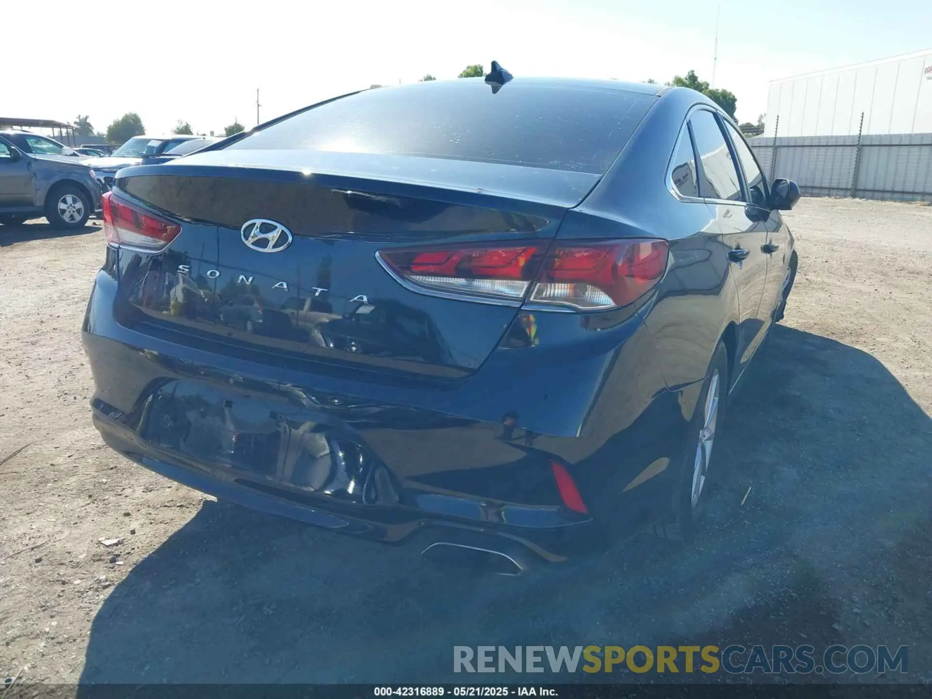 4 Photograph of a damaged car 5NPE24AF9KH736029 HYUNDAI SONATA 2019