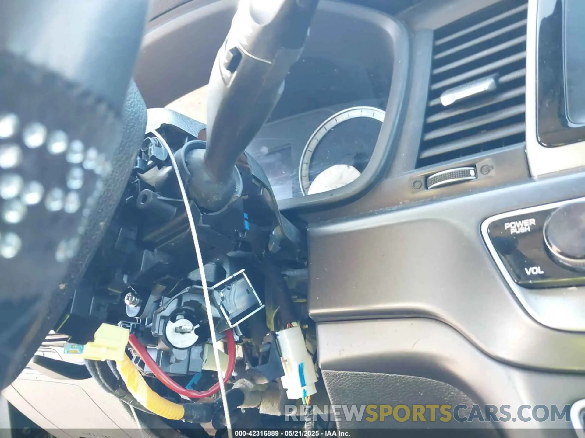 6 Photograph of a damaged car 5NPE24AF9KH736029 HYUNDAI SONATA 2019
