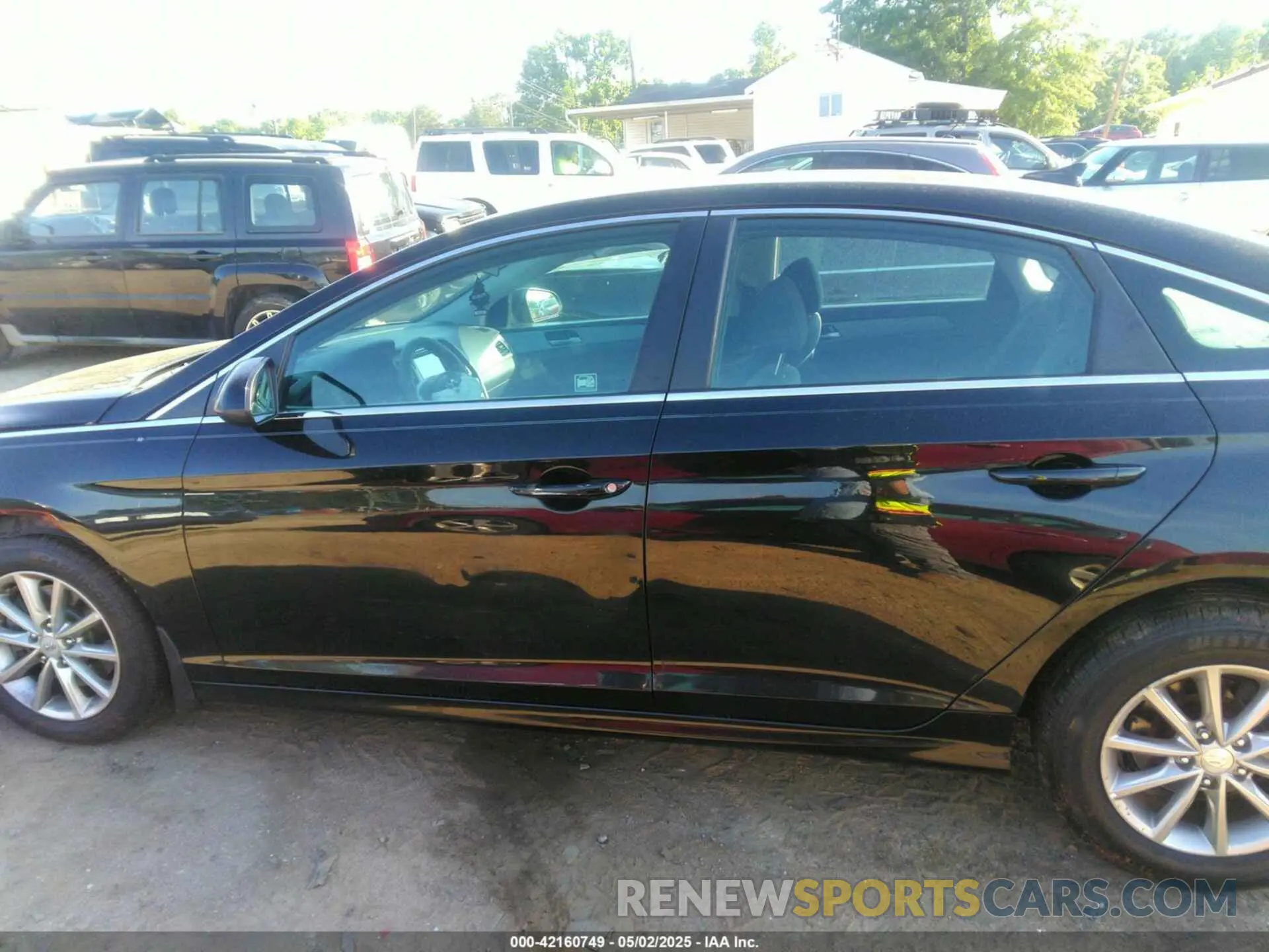 14 Photograph of a damaged car 5NPE24AF9KH749086 HYUNDAI SONATA 2019
