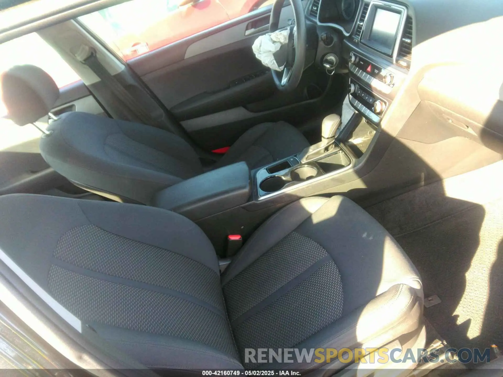 5 Photograph of a damaged car 5NPE24AF9KH749086 HYUNDAI SONATA 2019