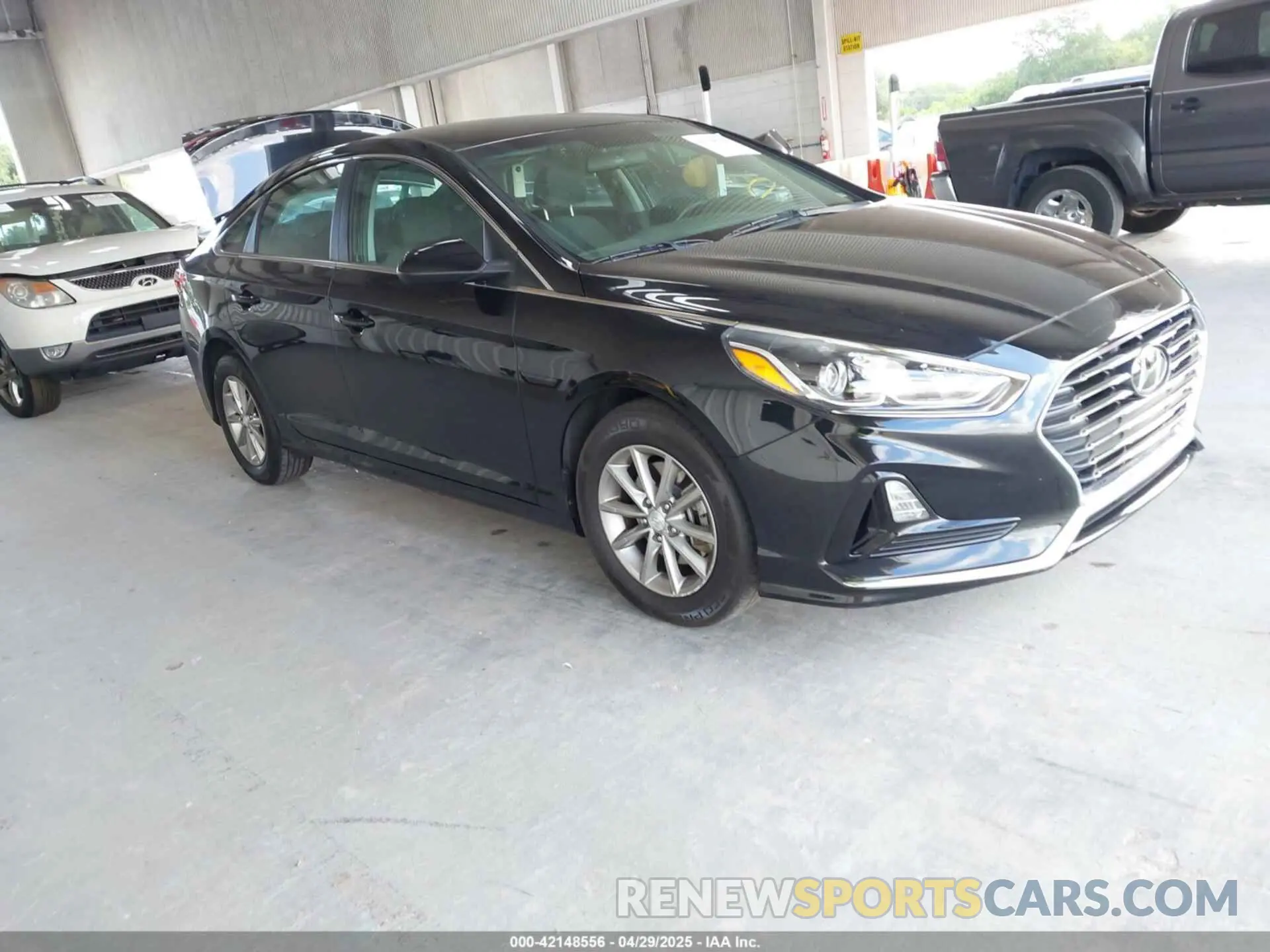 1 Photograph of a damaged car 5NPE24AF9KH752456 HYUNDAI SONATA 2019