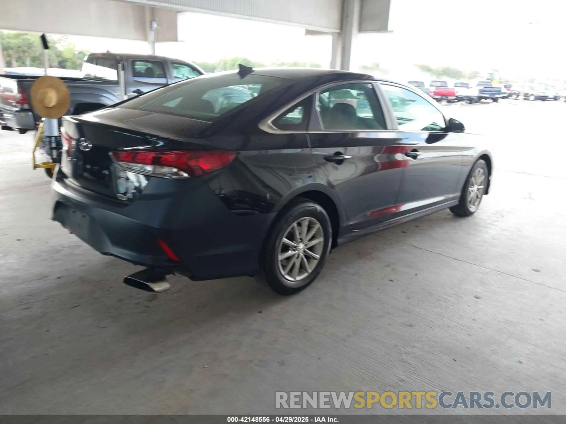 4 Photograph of a damaged car 5NPE24AF9KH752456 HYUNDAI SONATA 2019