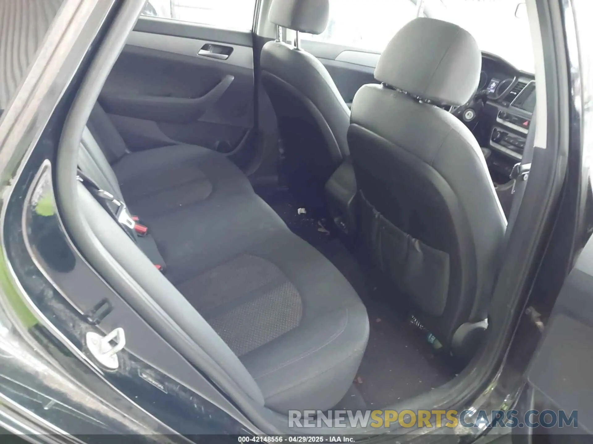 8 Photograph of a damaged car 5NPE24AF9KH752456 HYUNDAI SONATA 2019