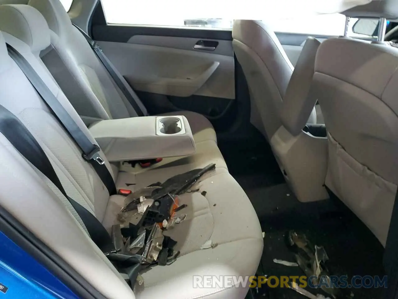 10 Photograph of a damaged car 5NPE24AF9KH754997 HYUNDAI SONATA 2019