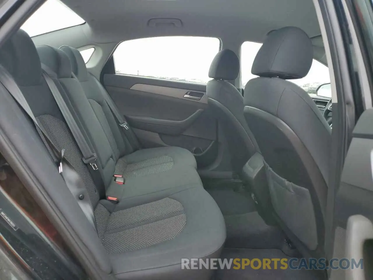10 Photograph of a damaged car 5NPE24AF9KH760251 HYUNDAI SONATA 2019