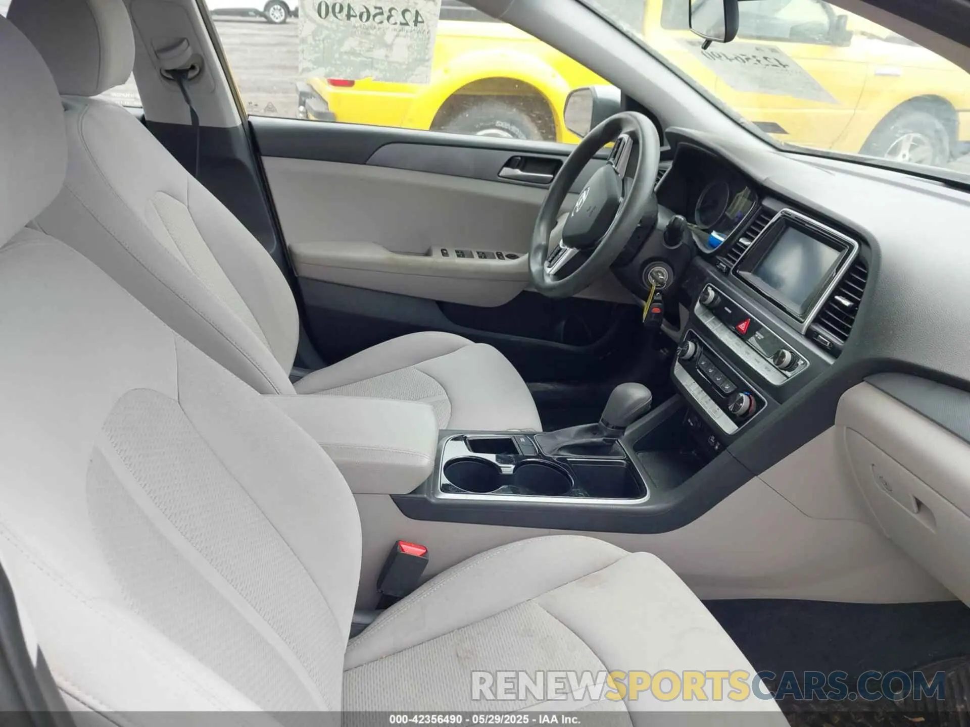 5 Photograph of a damaged car 5NPE24AF9KH766504 HYUNDAI SONATA 2019