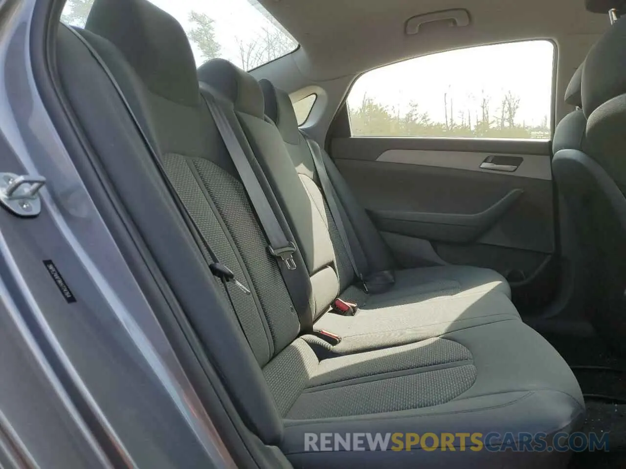 10 Photograph of a damaged car 5NPE24AF9KH774764 HYUNDAI SONATA 2019