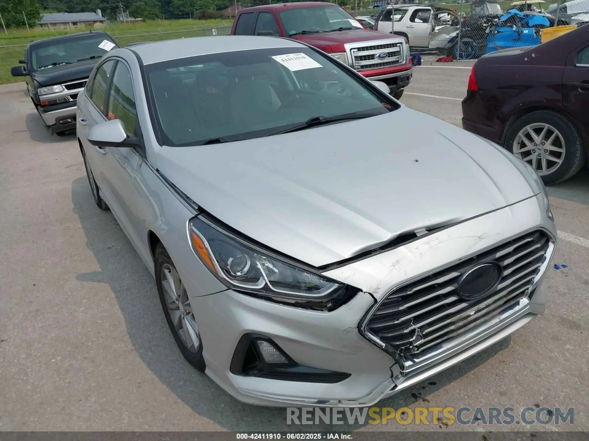 1 Photograph of a damaged car 5NPE24AF9KH783903 HYUNDAI SONATA 2019