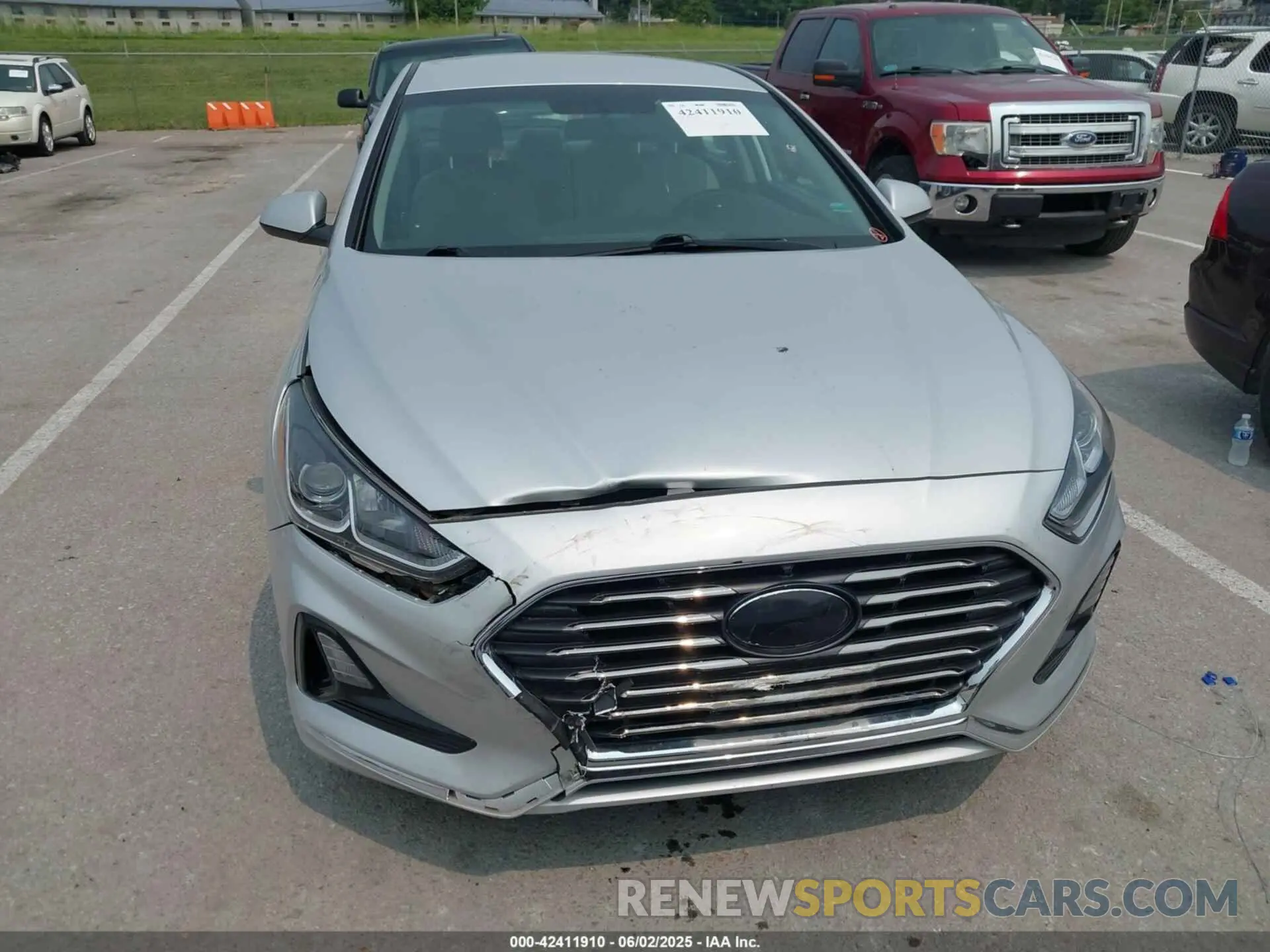 12 Photograph of a damaged car 5NPE24AF9KH783903 HYUNDAI SONATA 2019