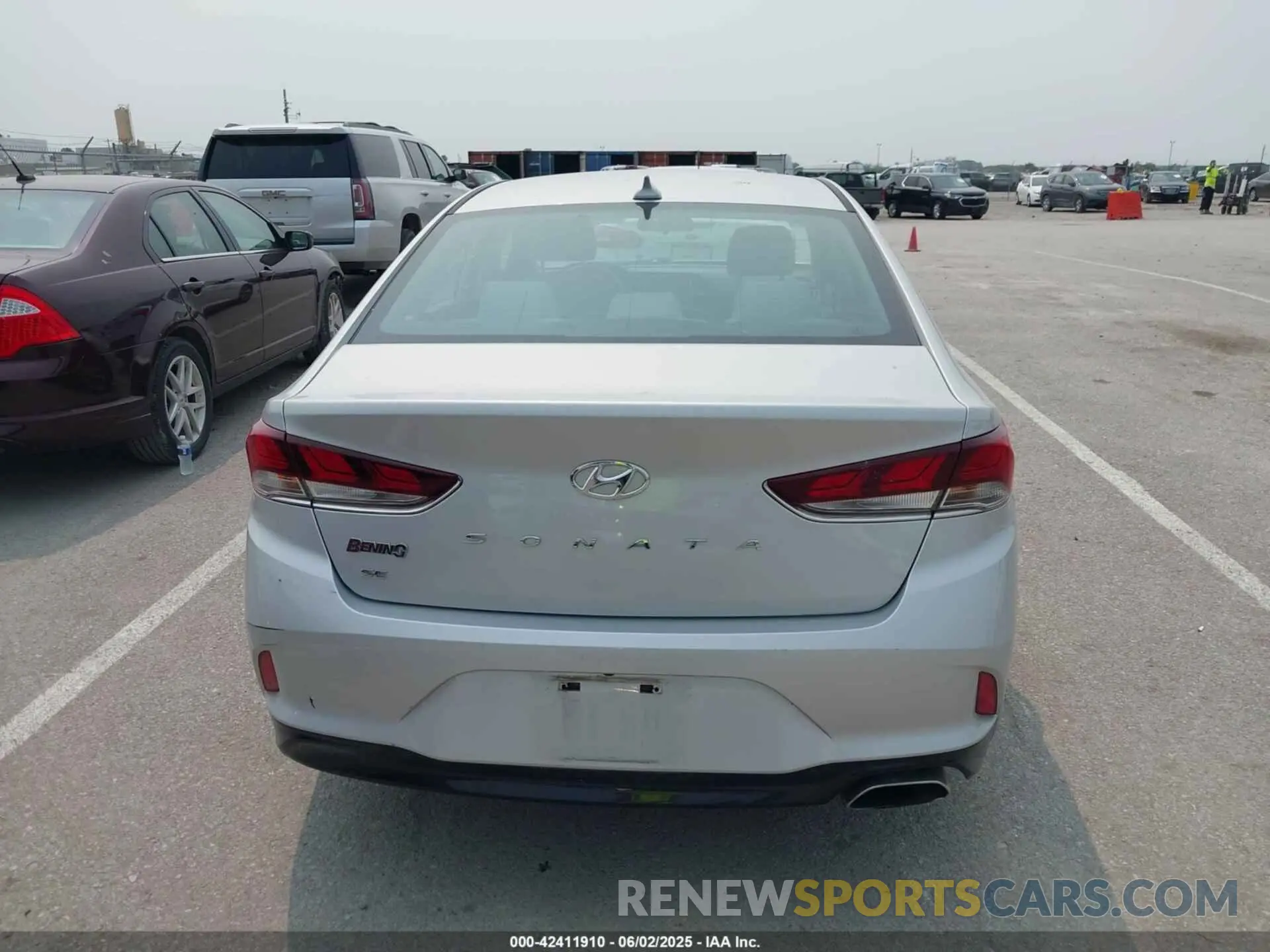 16 Photograph of a damaged car 5NPE24AF9KH783903 HYUNDAI SONATA 2019