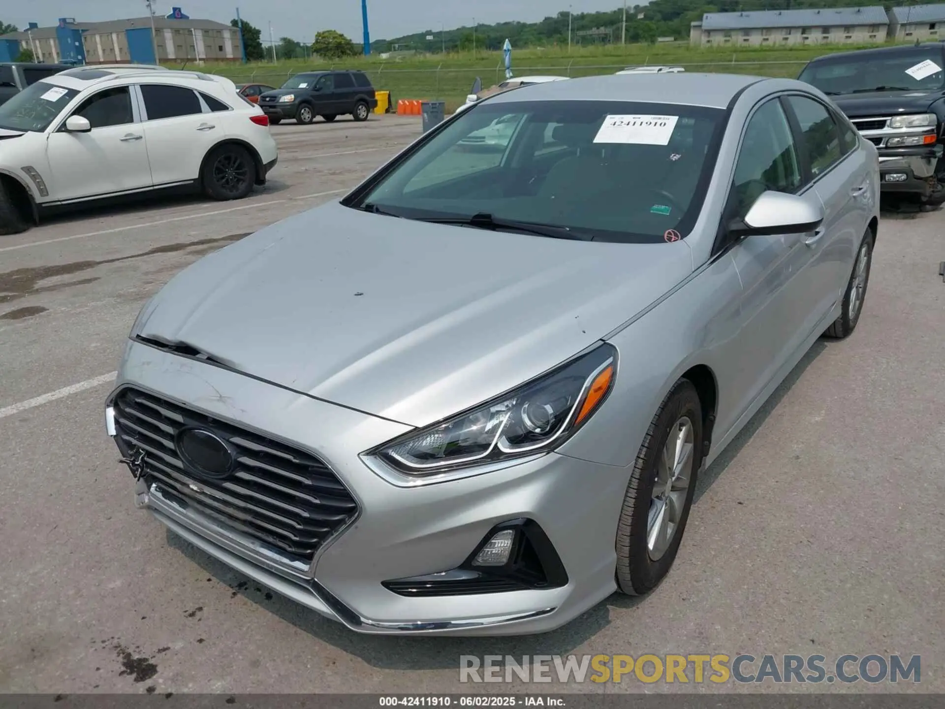2 Photograph of a damaged car 5NPE24AF9KH783903 HYUNDAI SONATA 2019